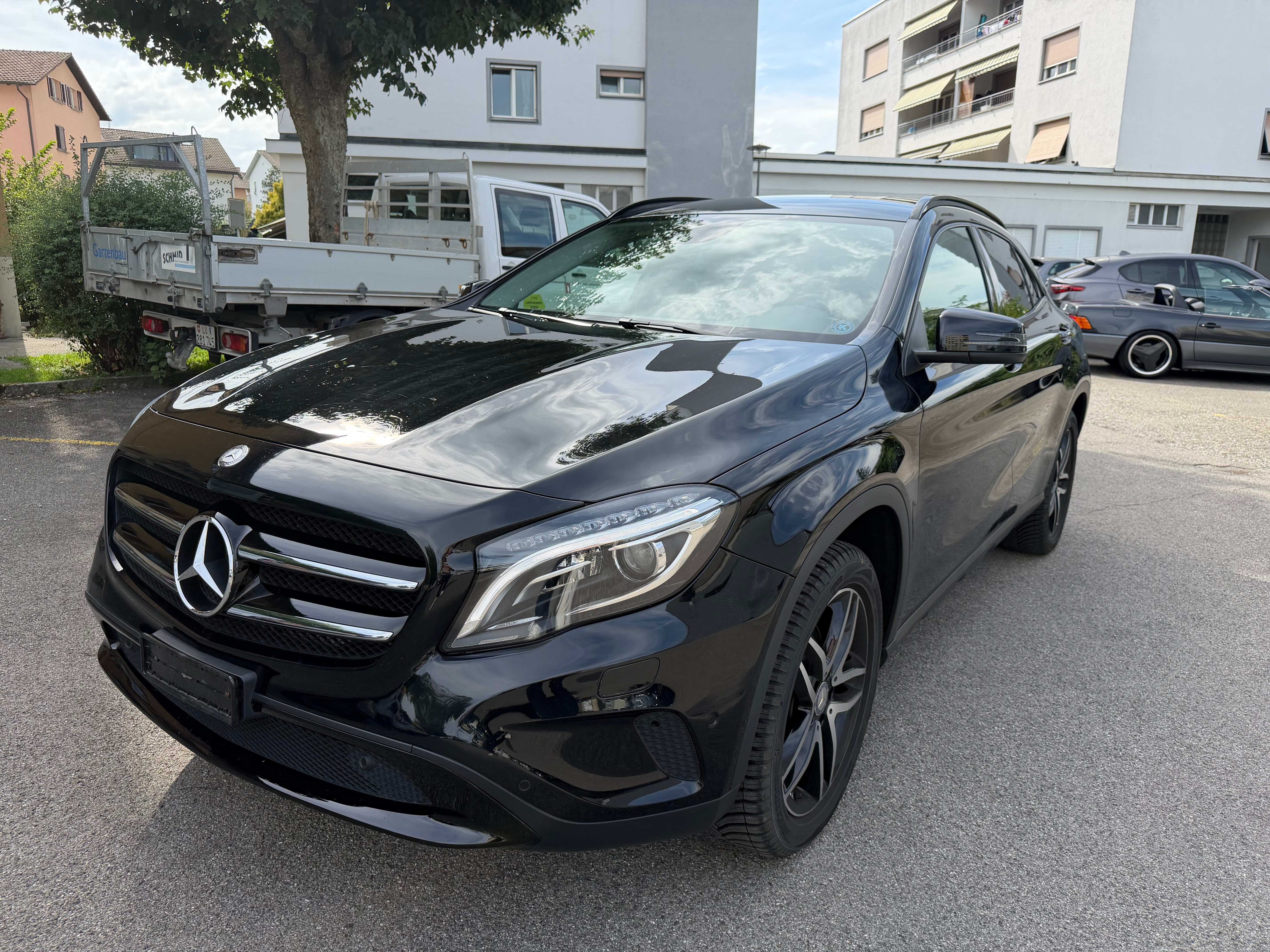 MERCEDES-BENZ GLA 250 Style 4Matic 7G-DCT — slika 1