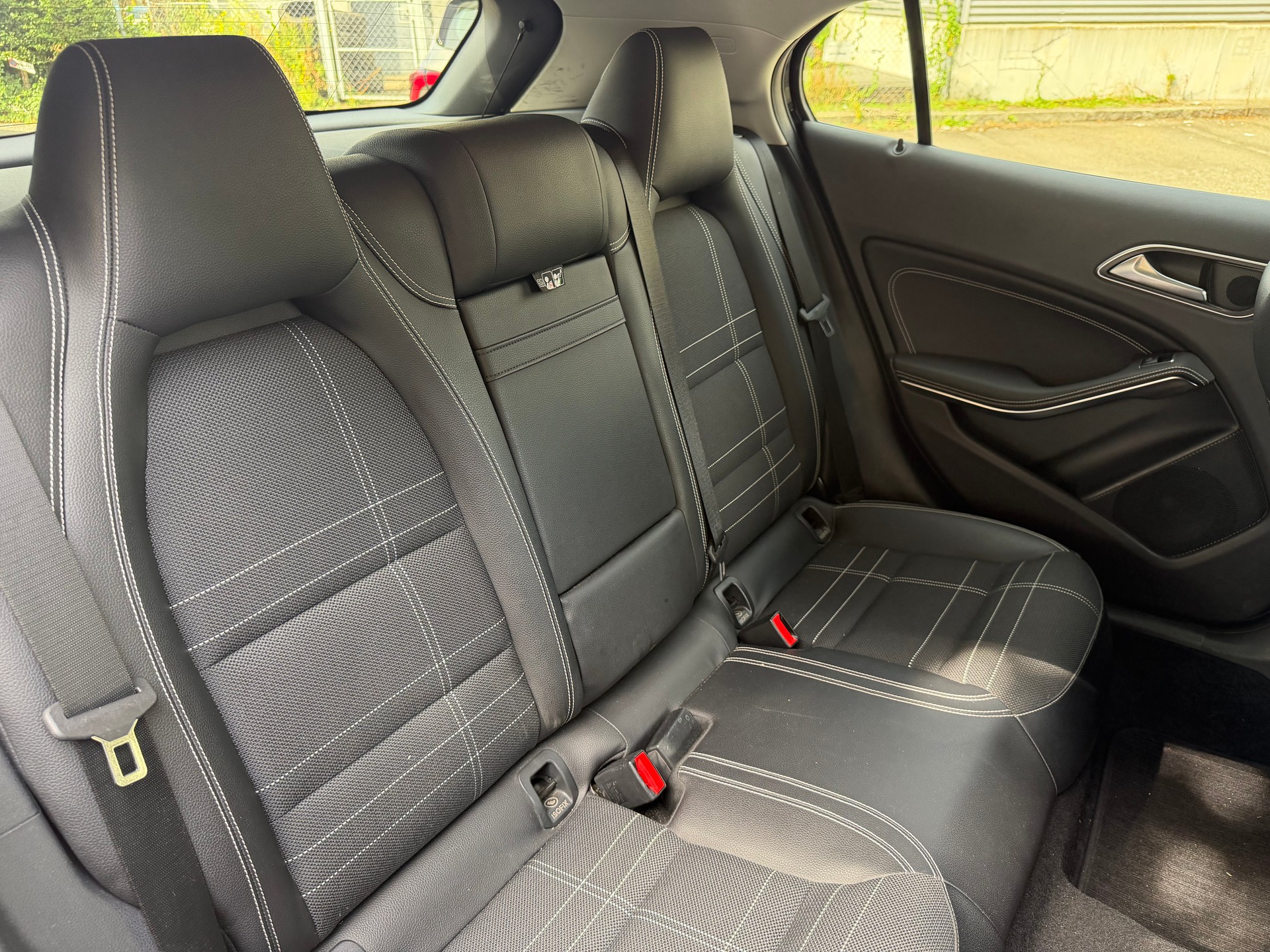 MERCEDES-BENZ GLA 250 Style 4Matic 7G-DCT-image-13