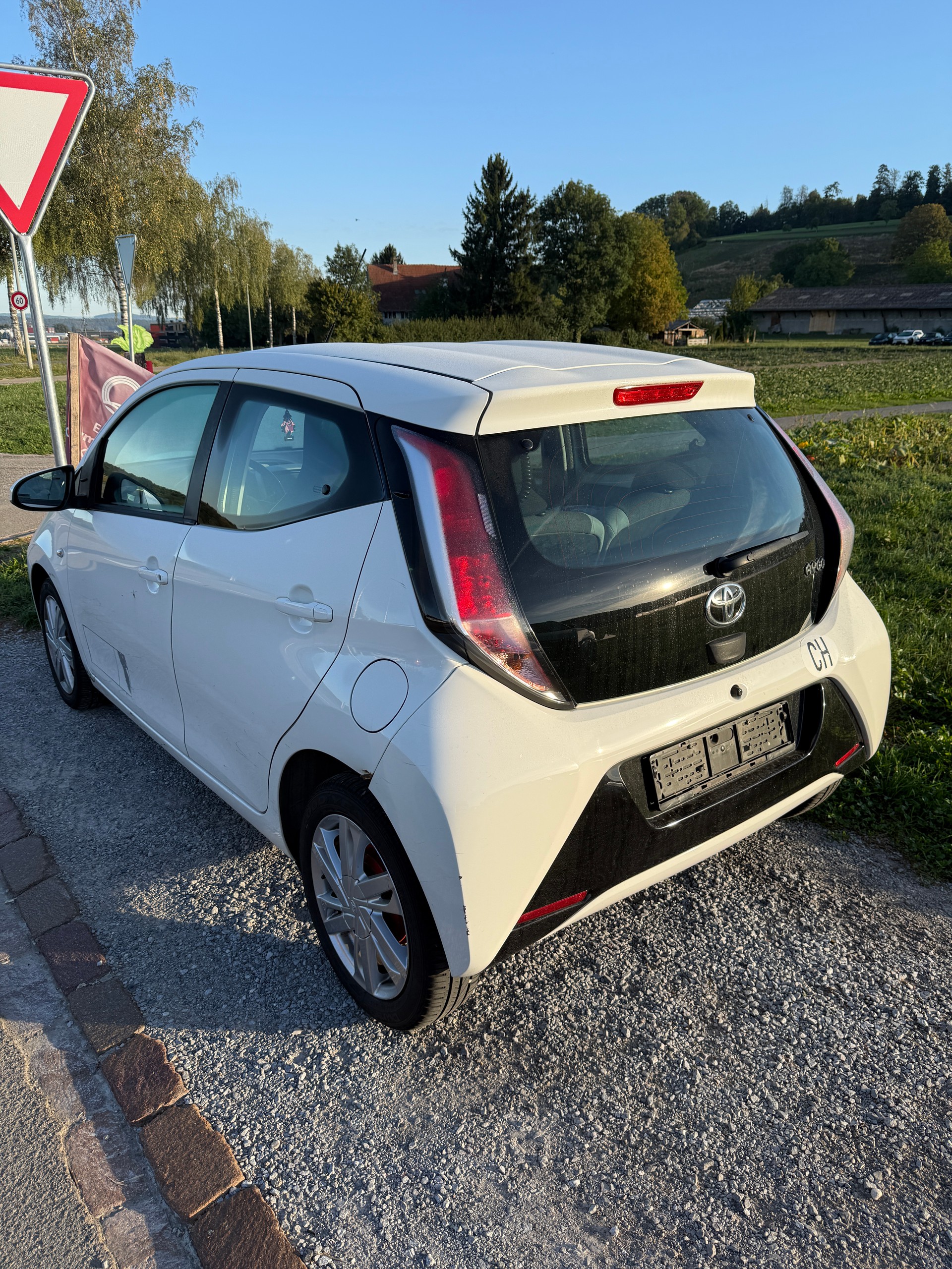 TOYOTA Aygo 1.0 VVT-i x-play-image-1
