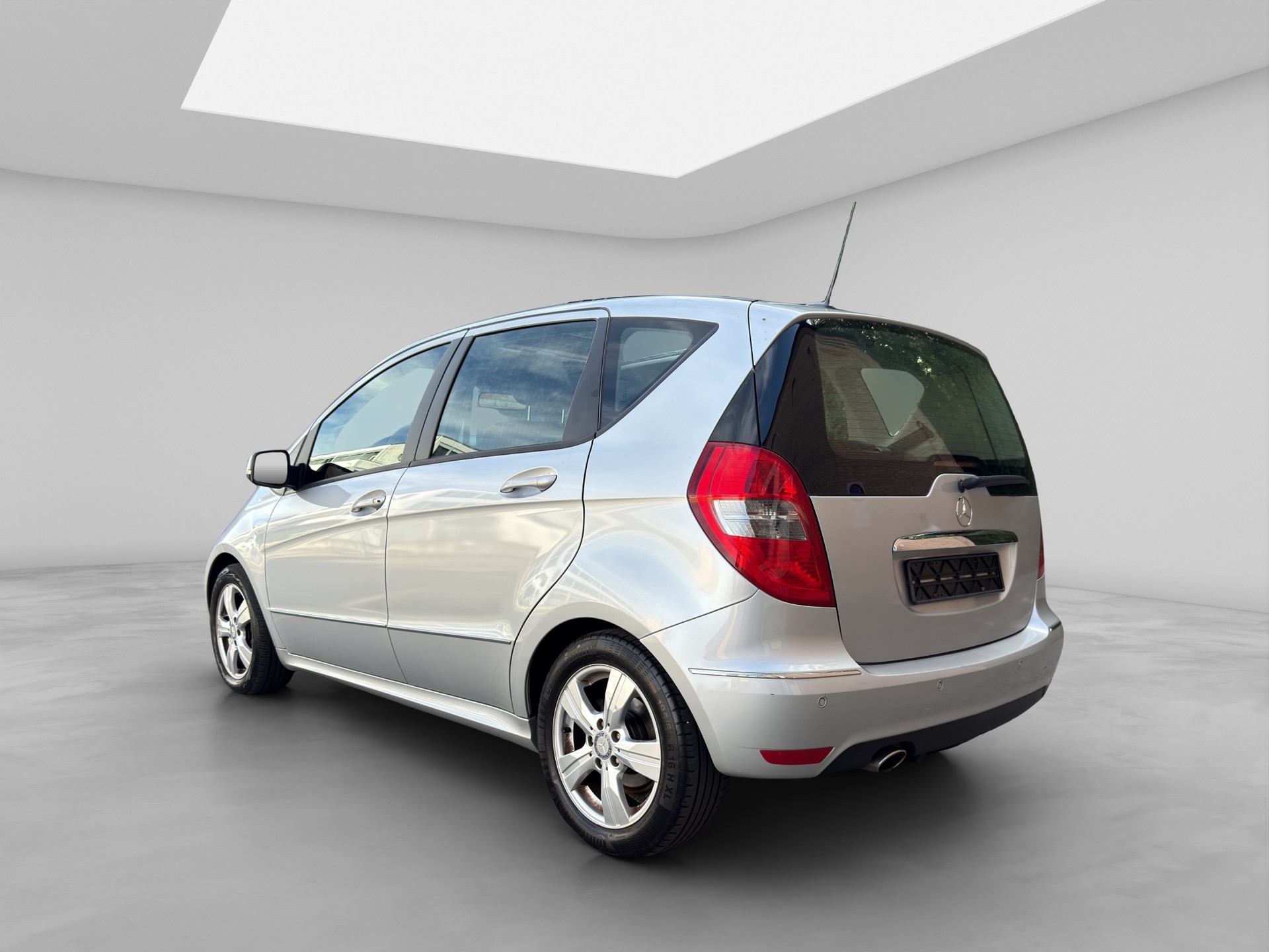 MERCEDES-BENZ A 200 Avantgarde Autotronic-image-3