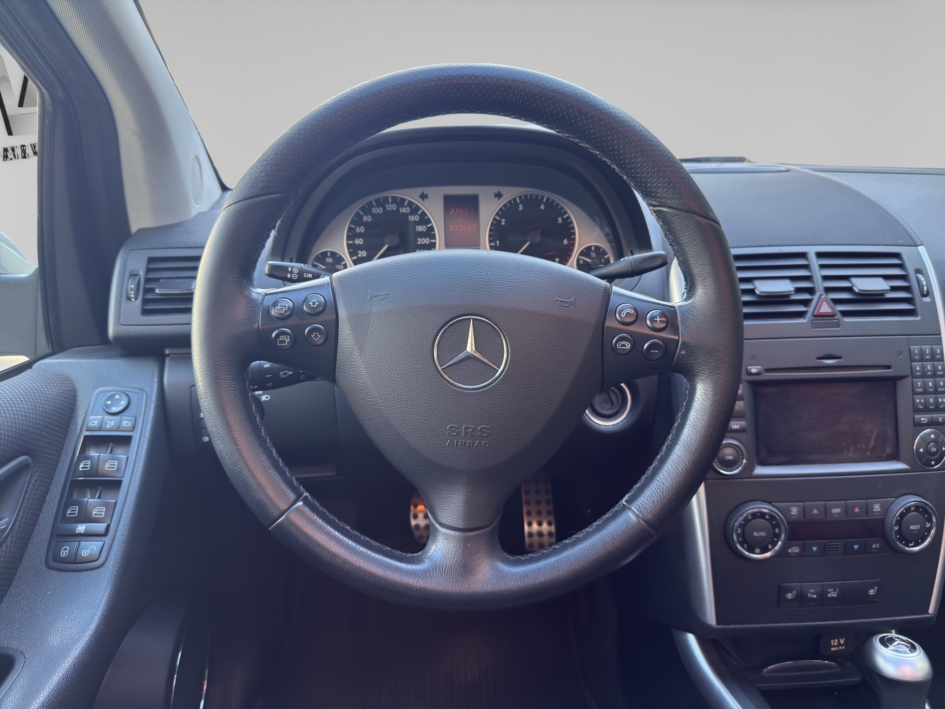 MERCEDES-BENZ A 200 Avantgarde Autotronic-image-9