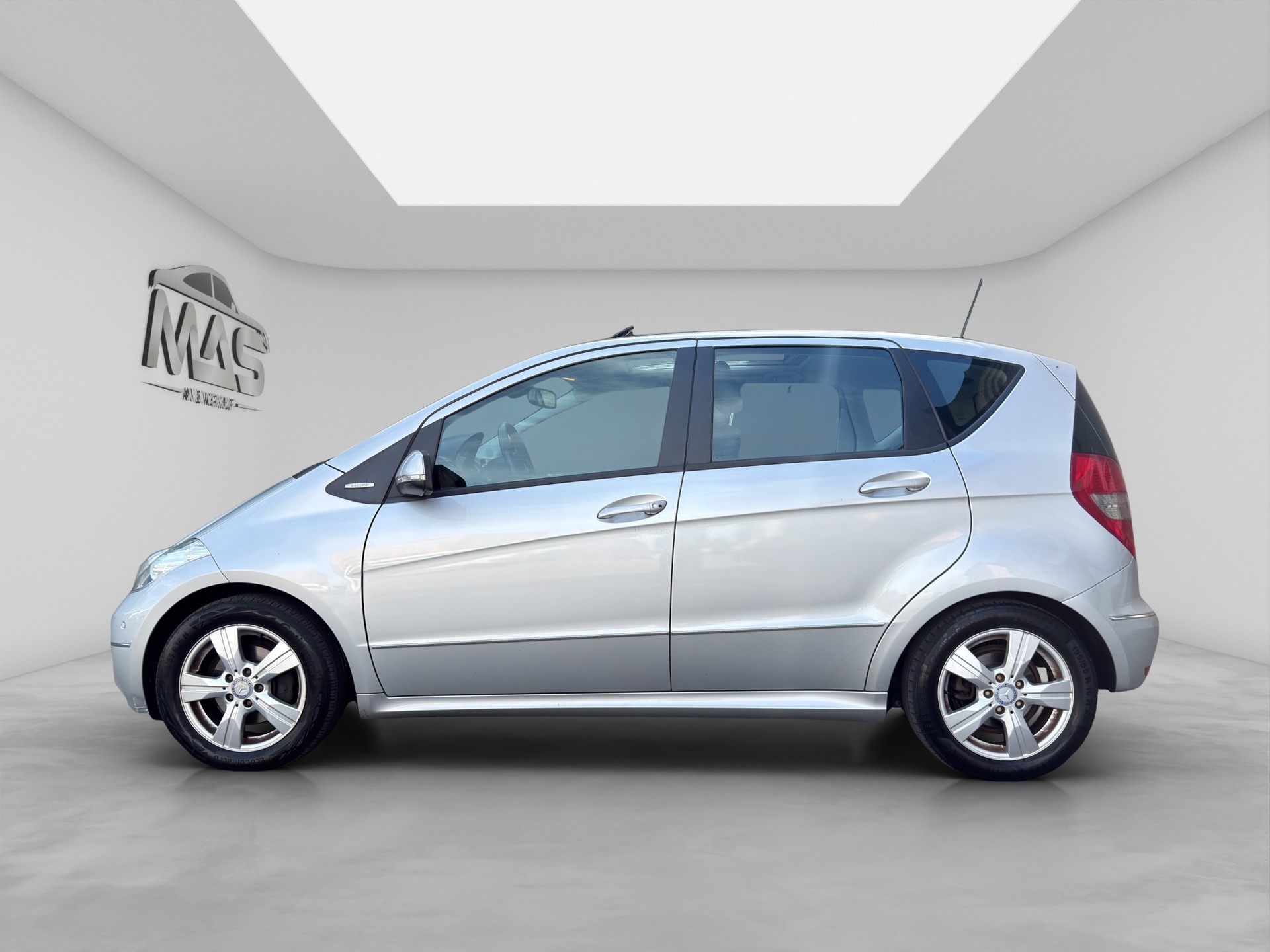 MERCEDES-BENZ A 200 Avantgarde Autotronic-image-2