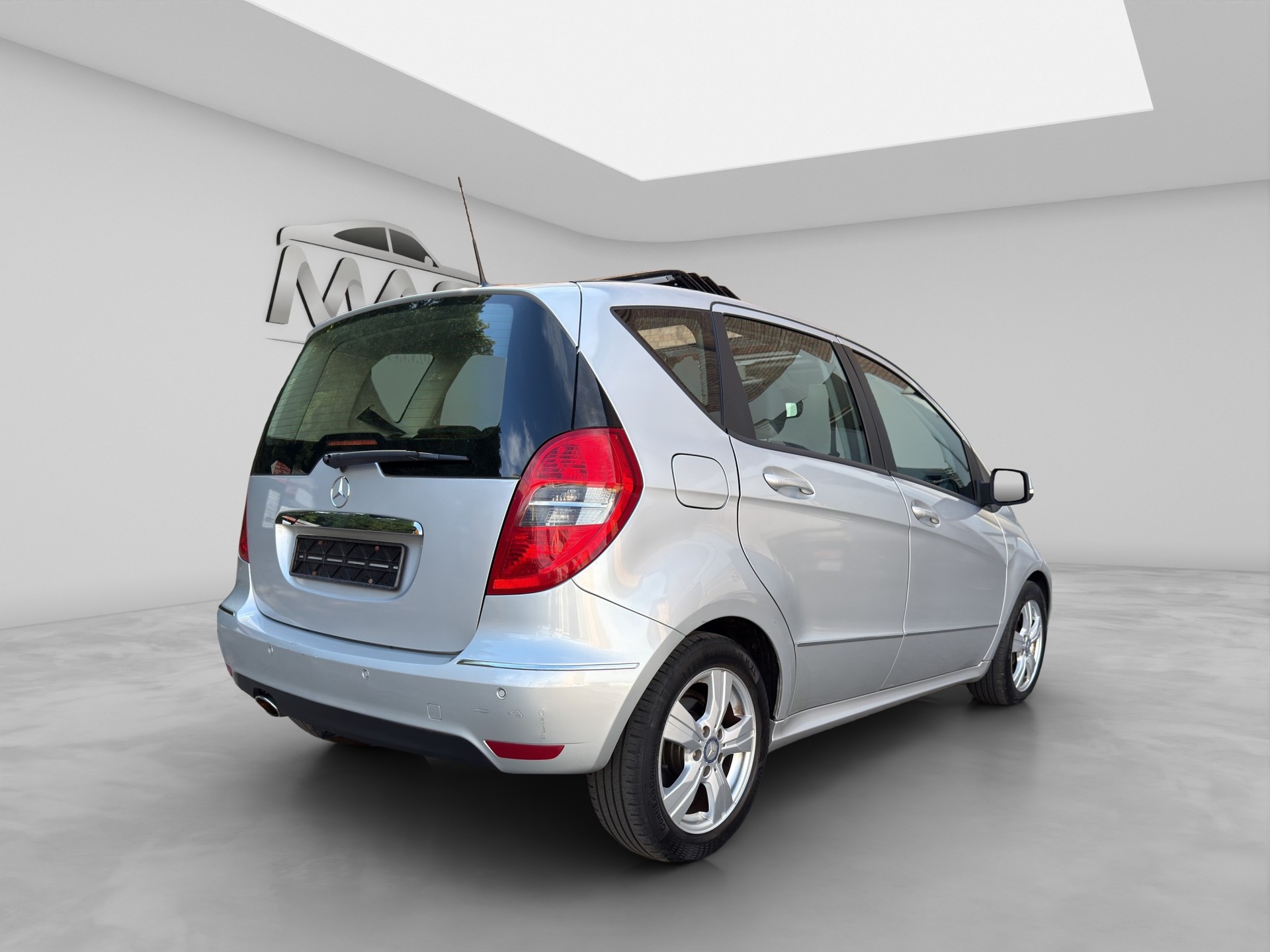 MERCEDES-BENZ A 200 Avantgarde Autotronic-image-5