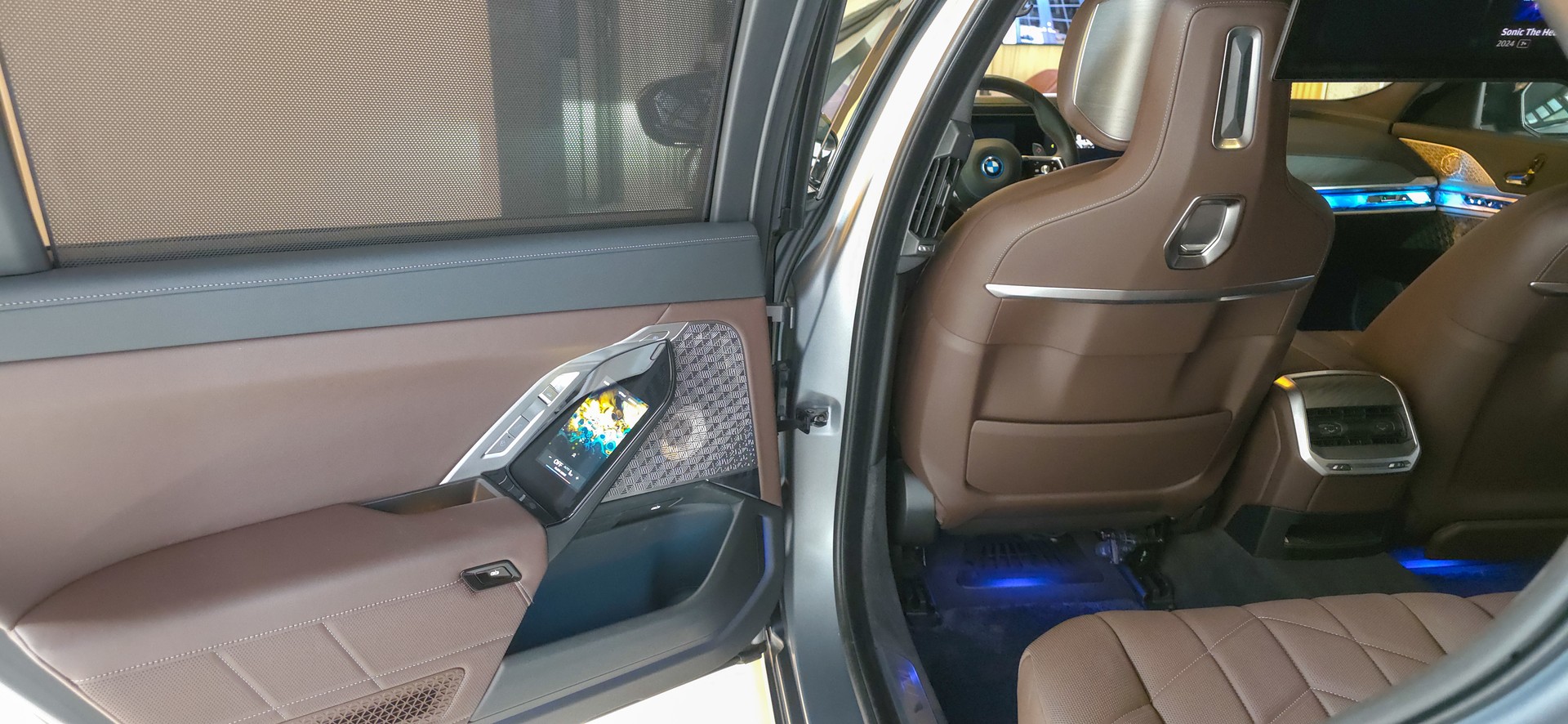 BMW M760e xDrive Steptronic-image-16
