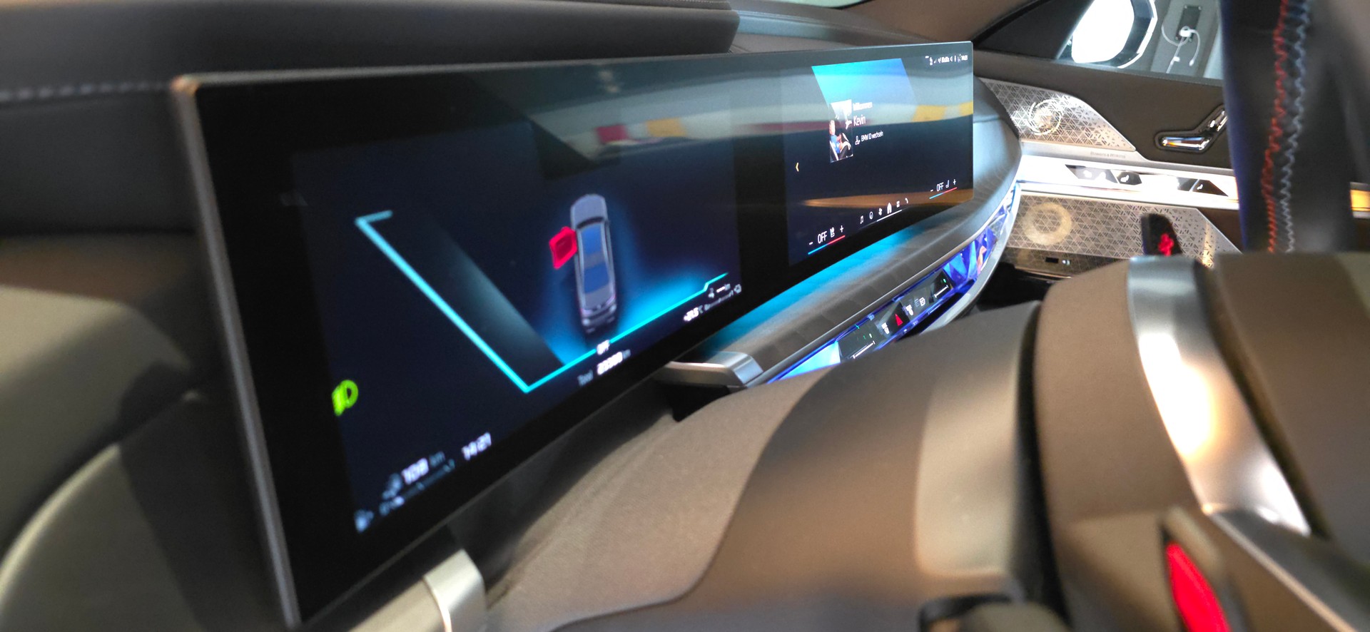 BMW M760e xDrive Steptronic-image-13
