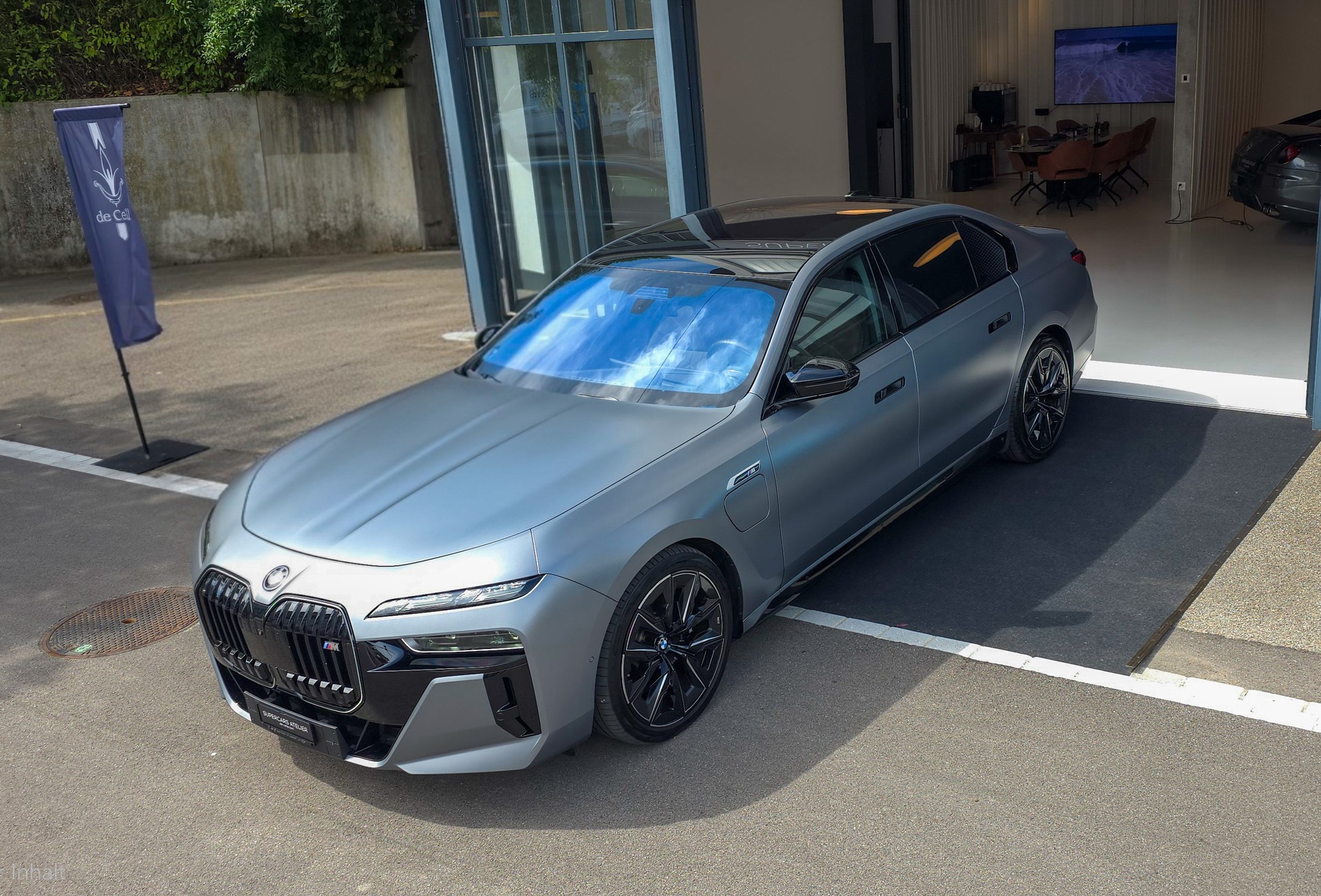 BMW M760e xDrive Steptronic-showroom-element-2