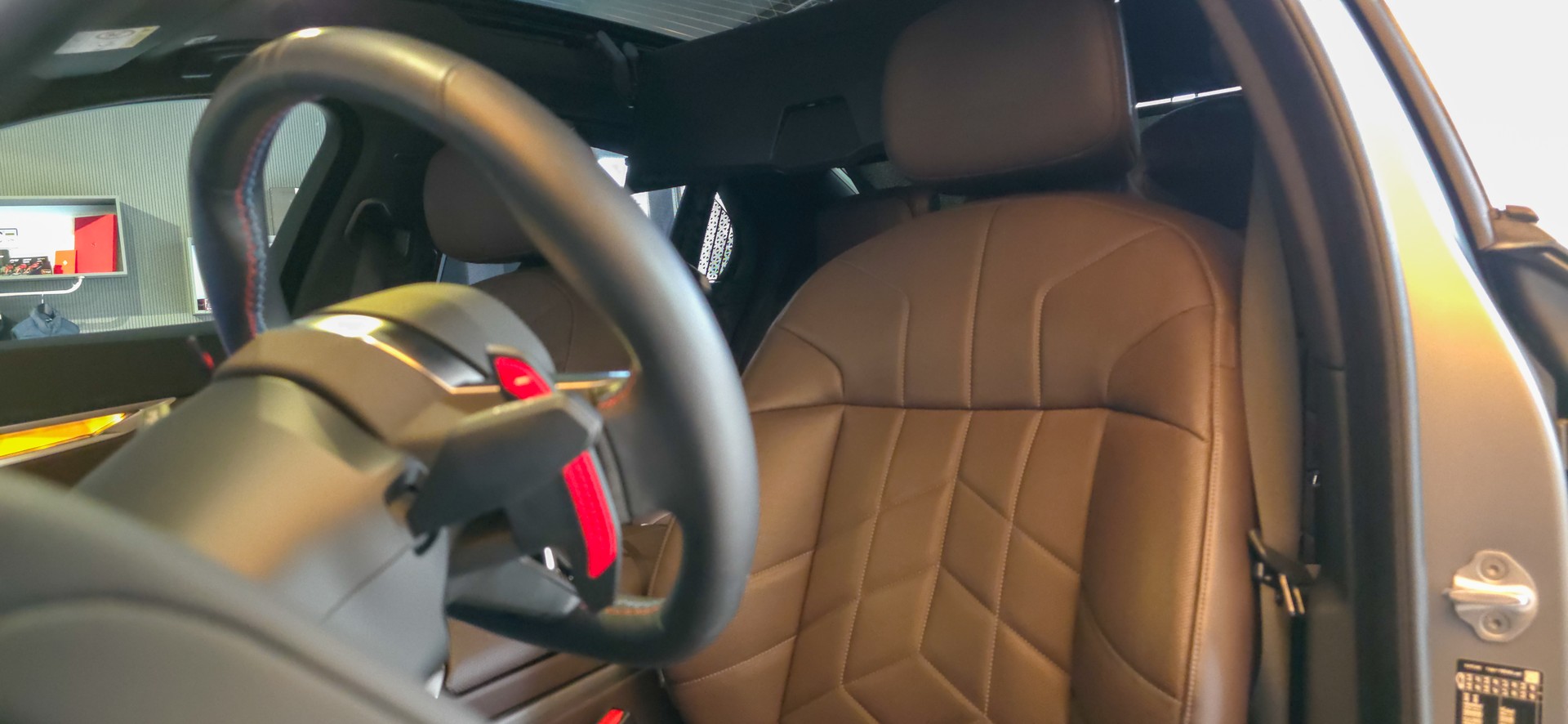 BMW M760e xDrive Steptronic-image-15