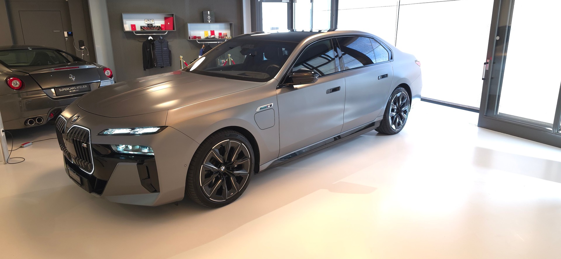 BMW M760e xDrive Steptronic-image-19