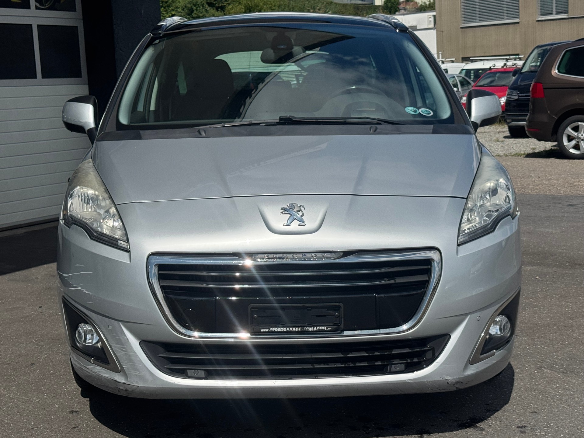 PEUGEOT 5008 1.6 THP Allure Tiptronic-image-0