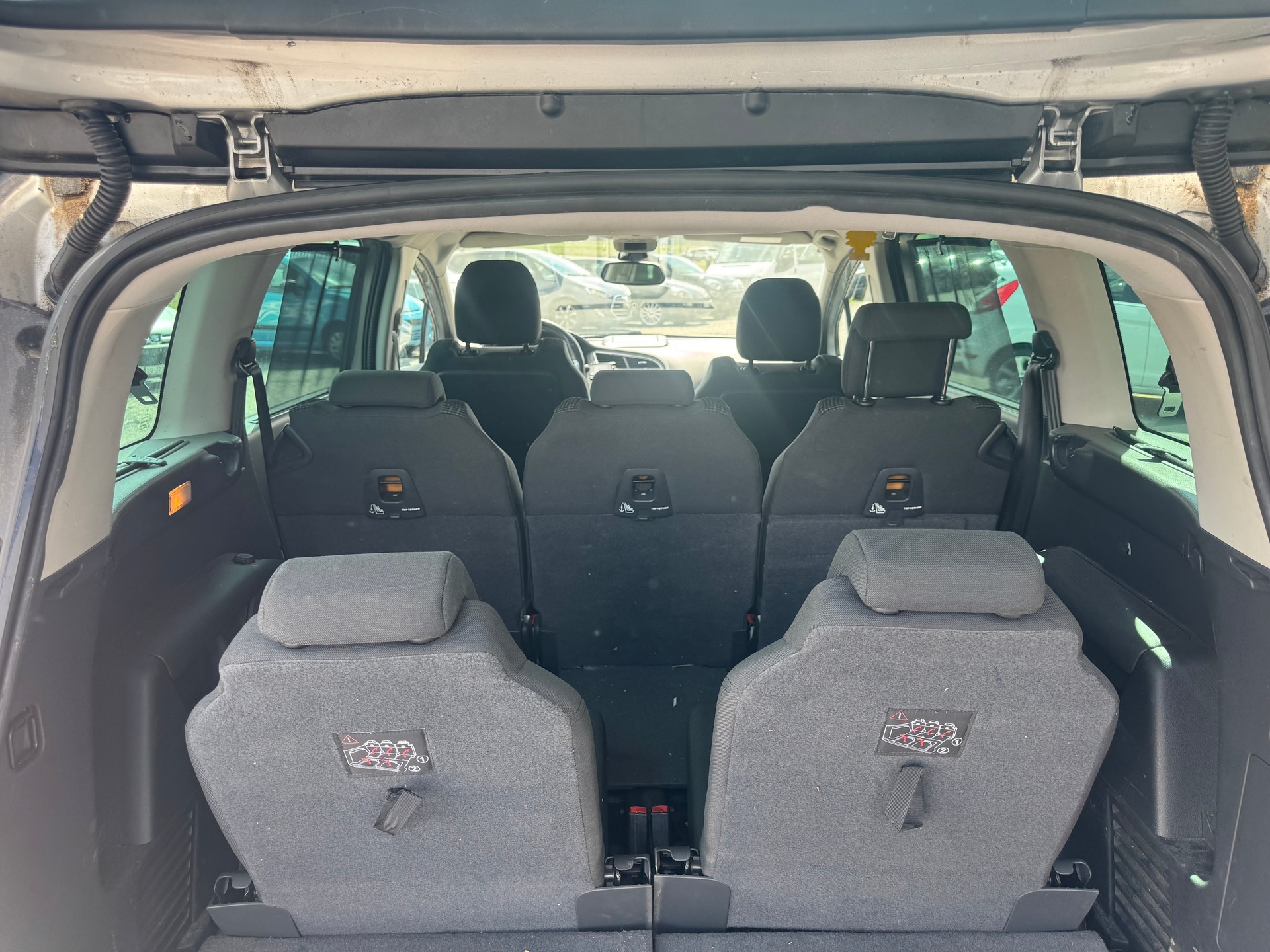 PEUGEOT 5008 1.6 THP Allure Tiptronic-image-9