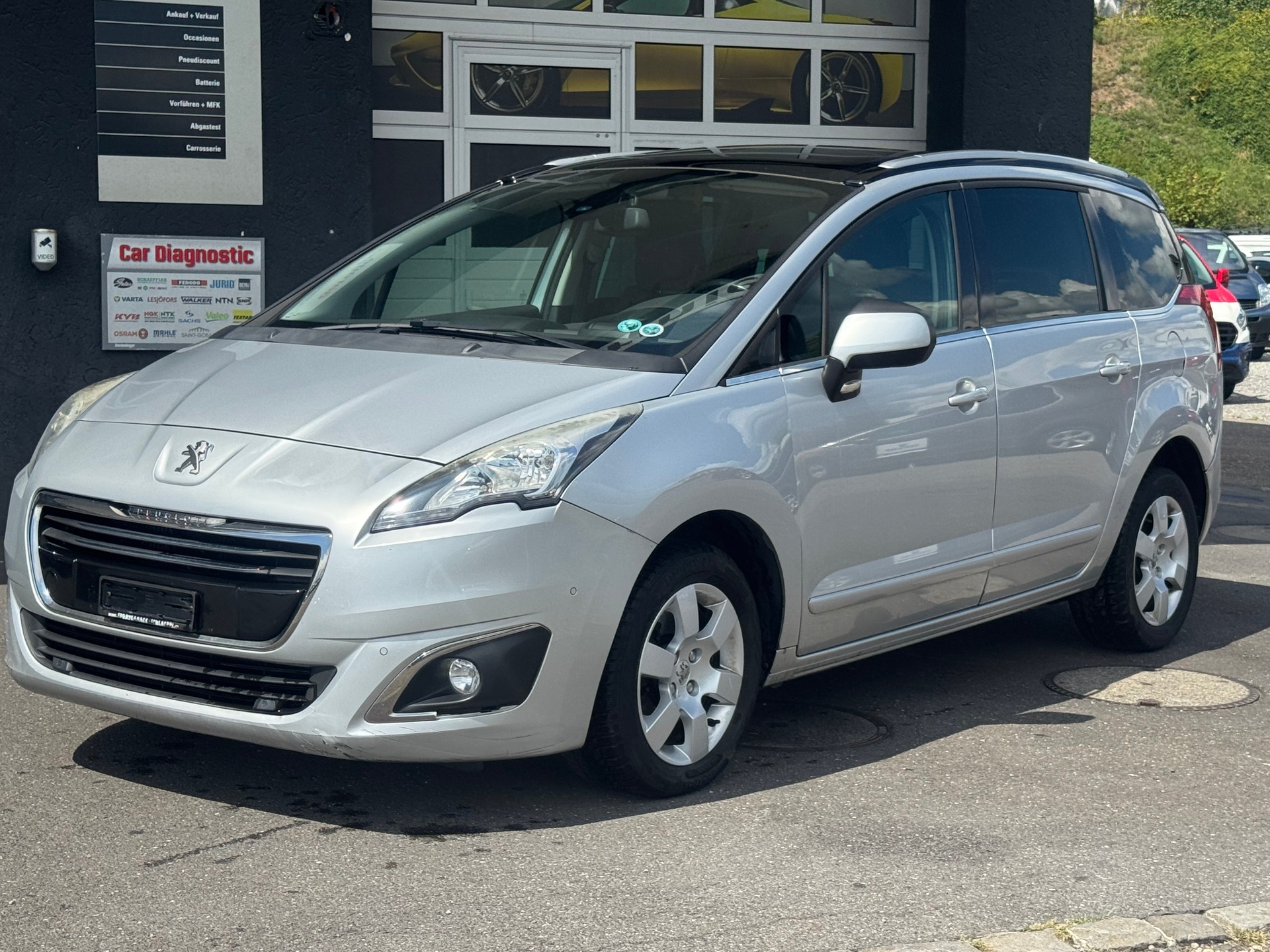PEUGEOT 5008 1.6 THP Allure Tiptronic-image-2