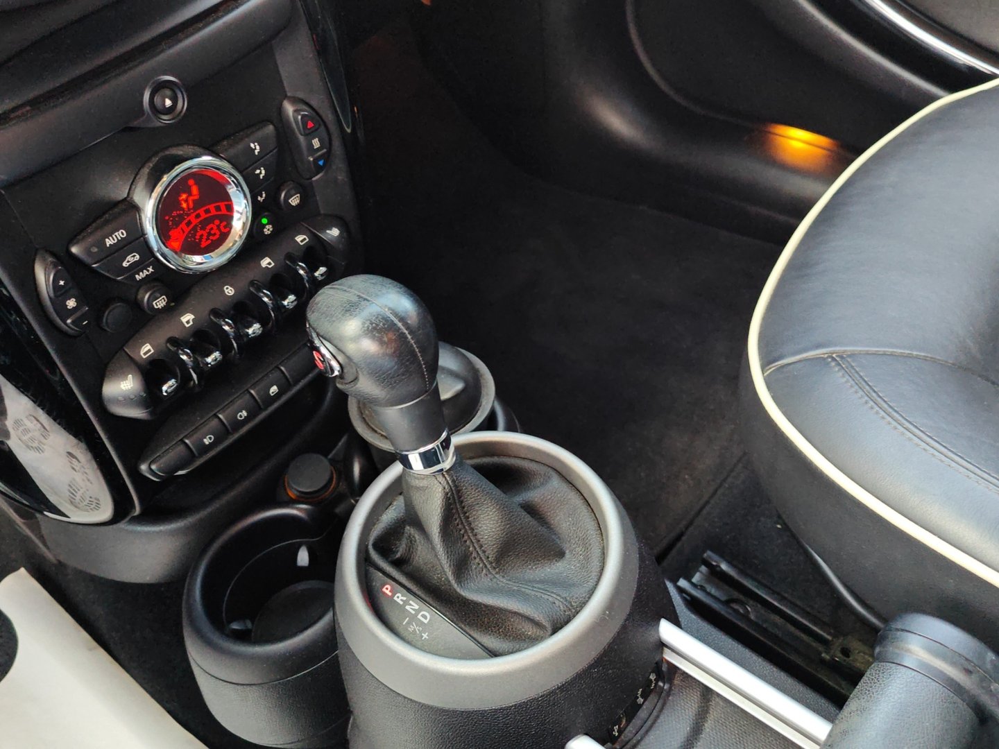 MINI Countryman Cooper SD ALL4 Steptronic – Aut. – Seulement 67'800 km [Expertisé + Garantie 12 mois]-image-15