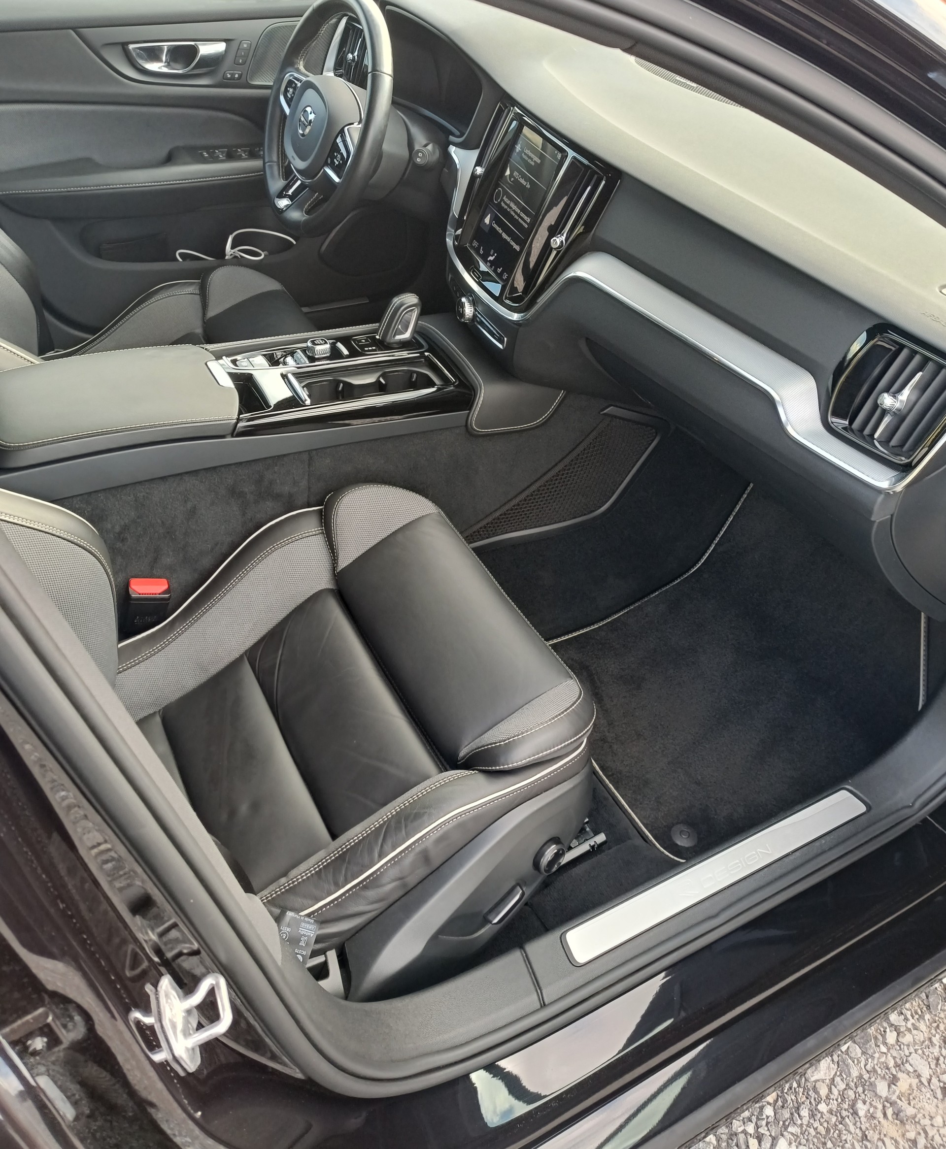 VOLVO V60 T6 eAWD Twin Engine R-Design Geartronic-image-8