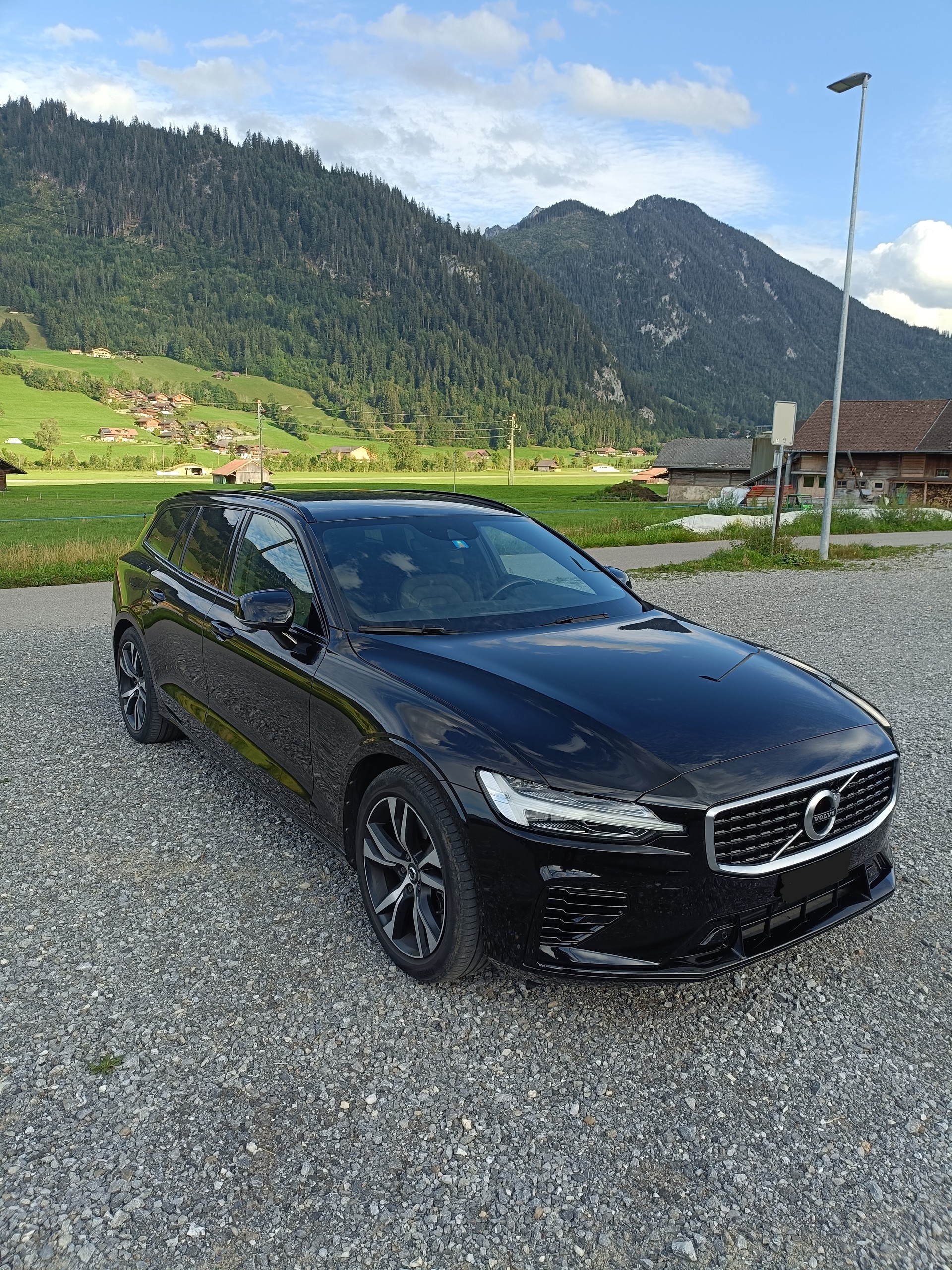 VOLVO V60 T6 eAWD Twin Engine R-Design Geartronic-image-0