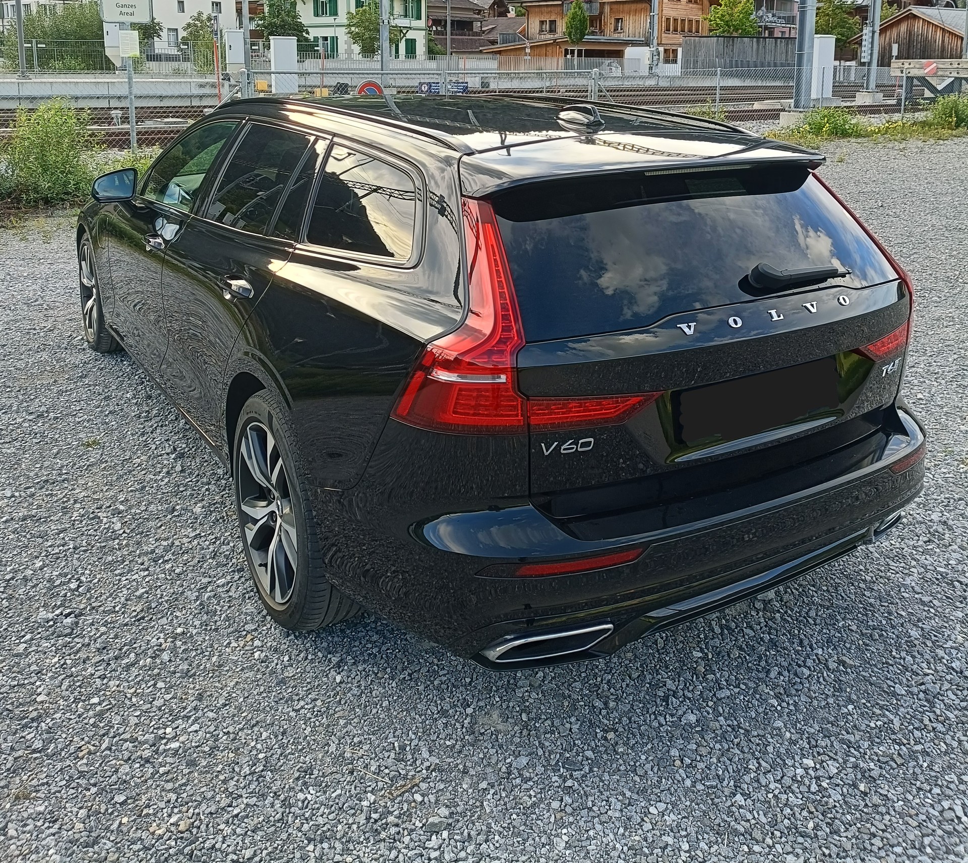 VOLVO V60 T6 eAWD Twin Engine R-Design Geartronic-image-1