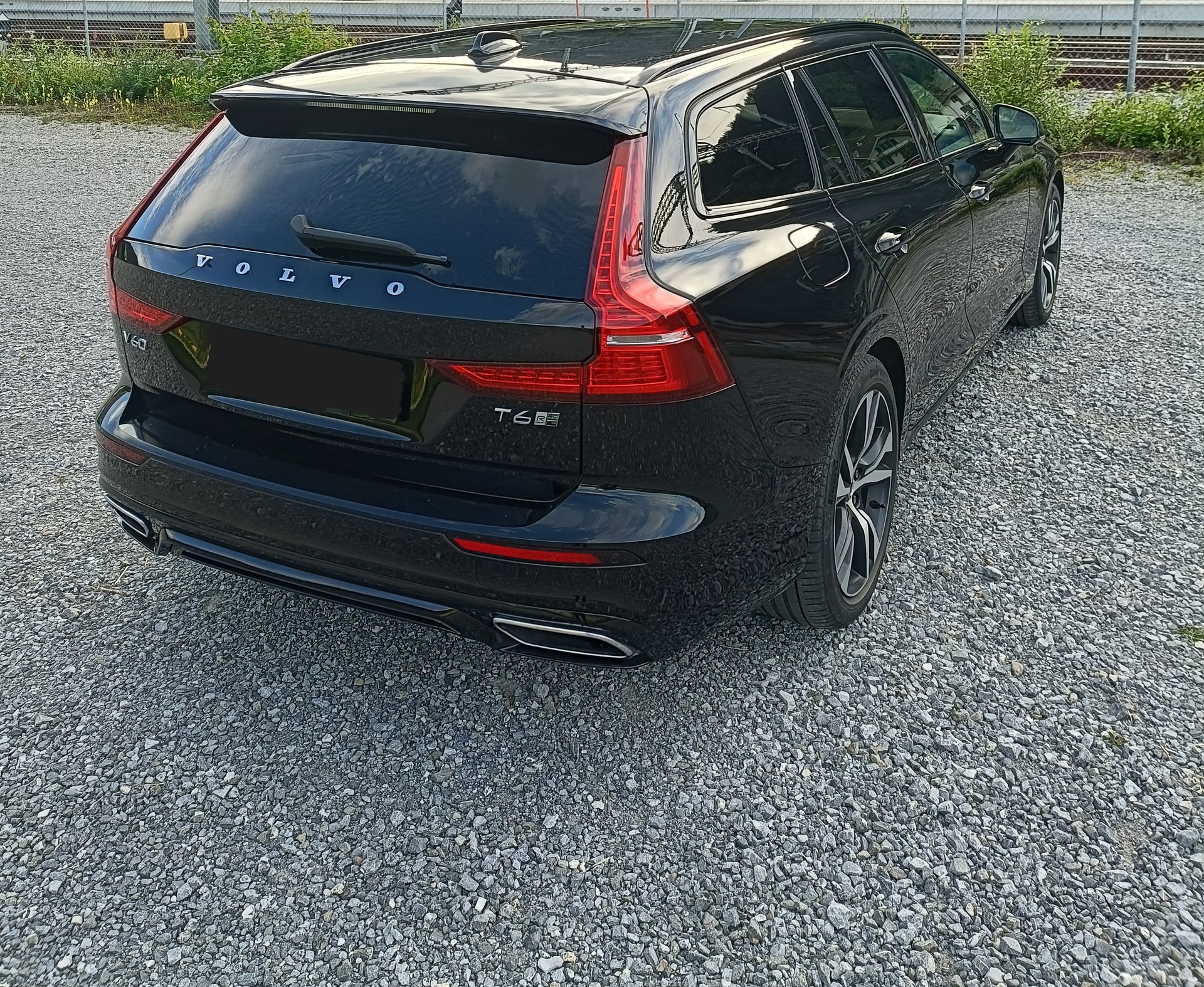 VOLVO V60 T6 eAWD Twin Engine R-Design Geartronic-image-4