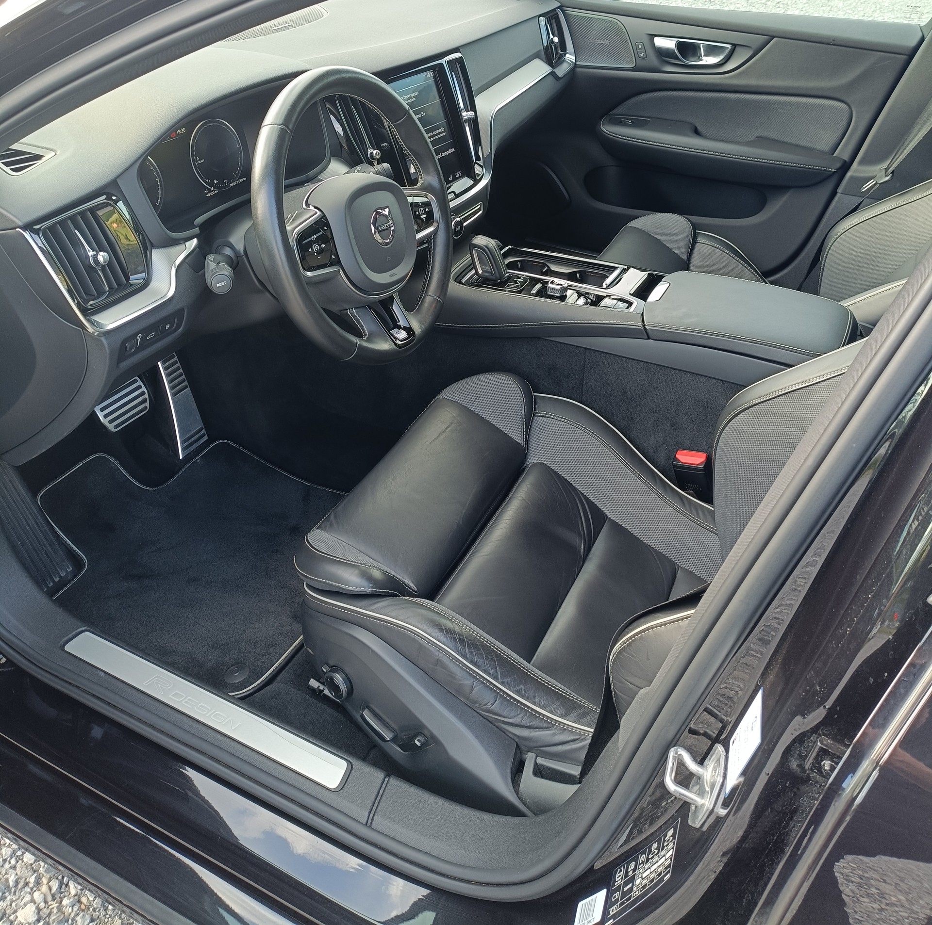 VOLVO V60 T6 eAWD Twin Engine R-Design Geartronic-image-7