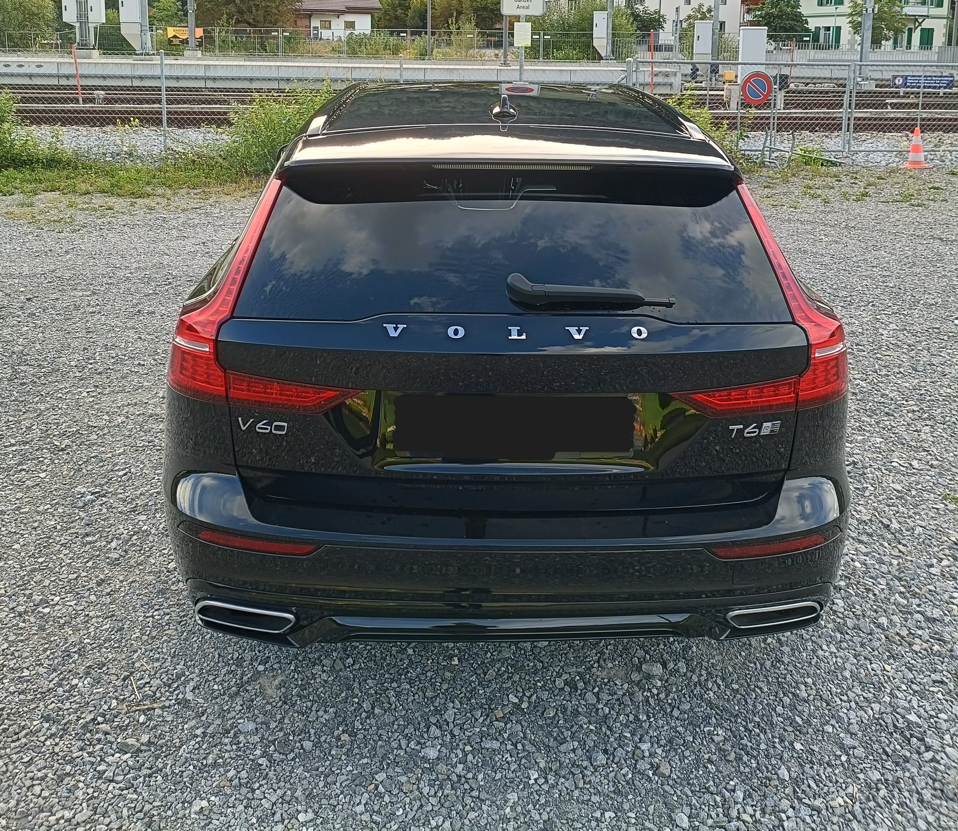 VOLVO V60 T6 eAWD Twin Engine R-Design Geartronic-image-5