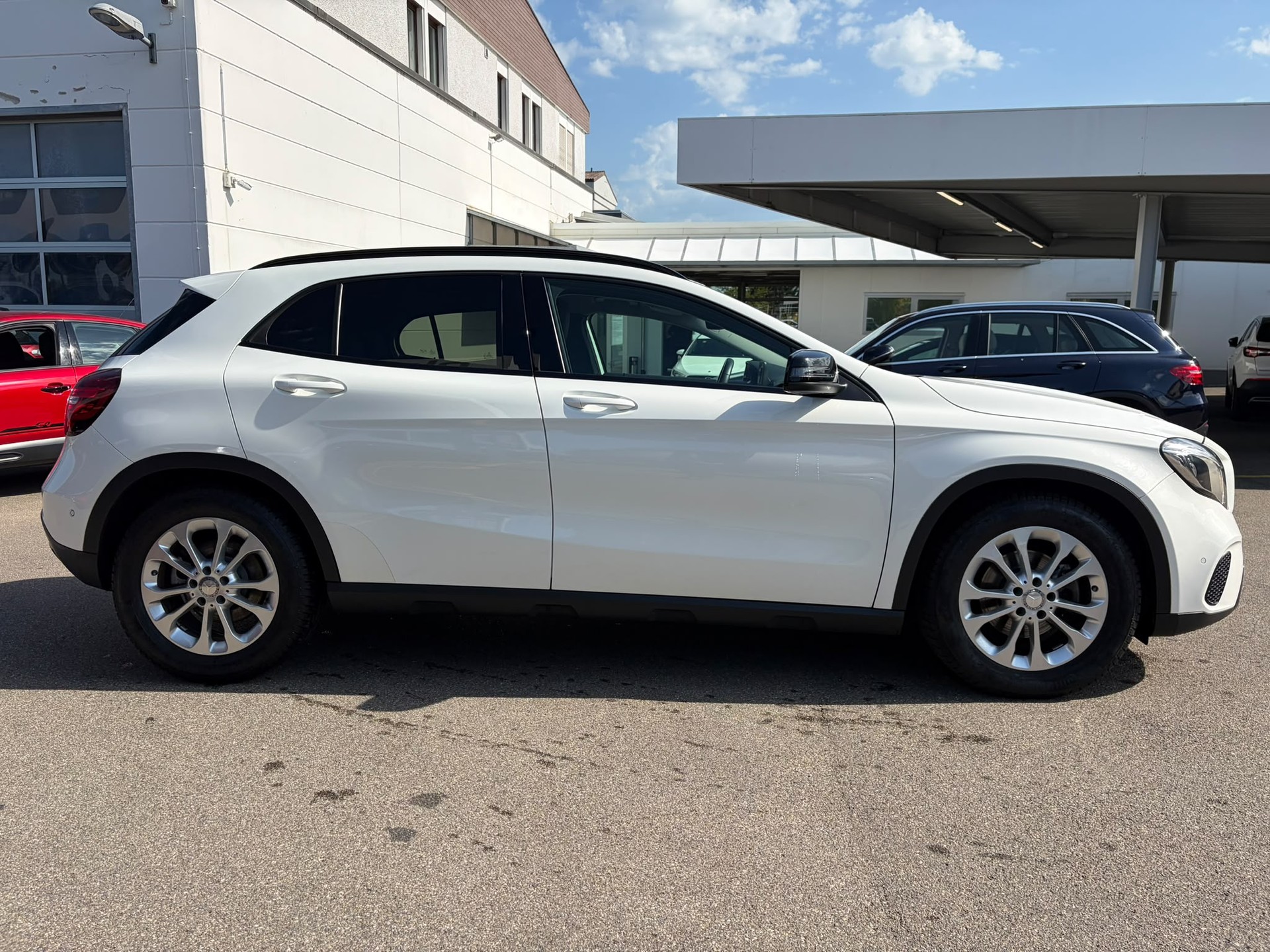 MERCEDES-BENZ GLA 200 Night Star 7G-DCT-image-4