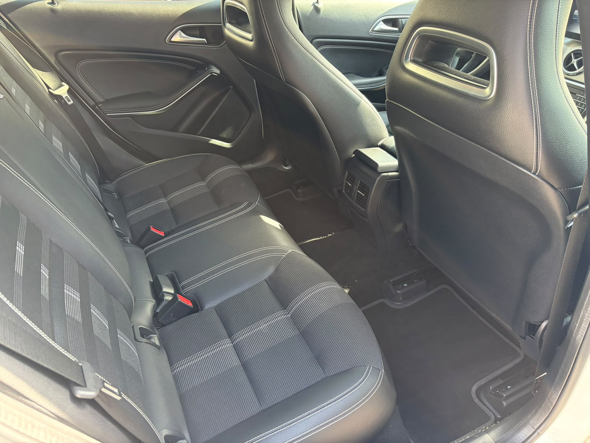 MERCEDES-BENZ GLA 200 Night Star 7G-DCT-image-15