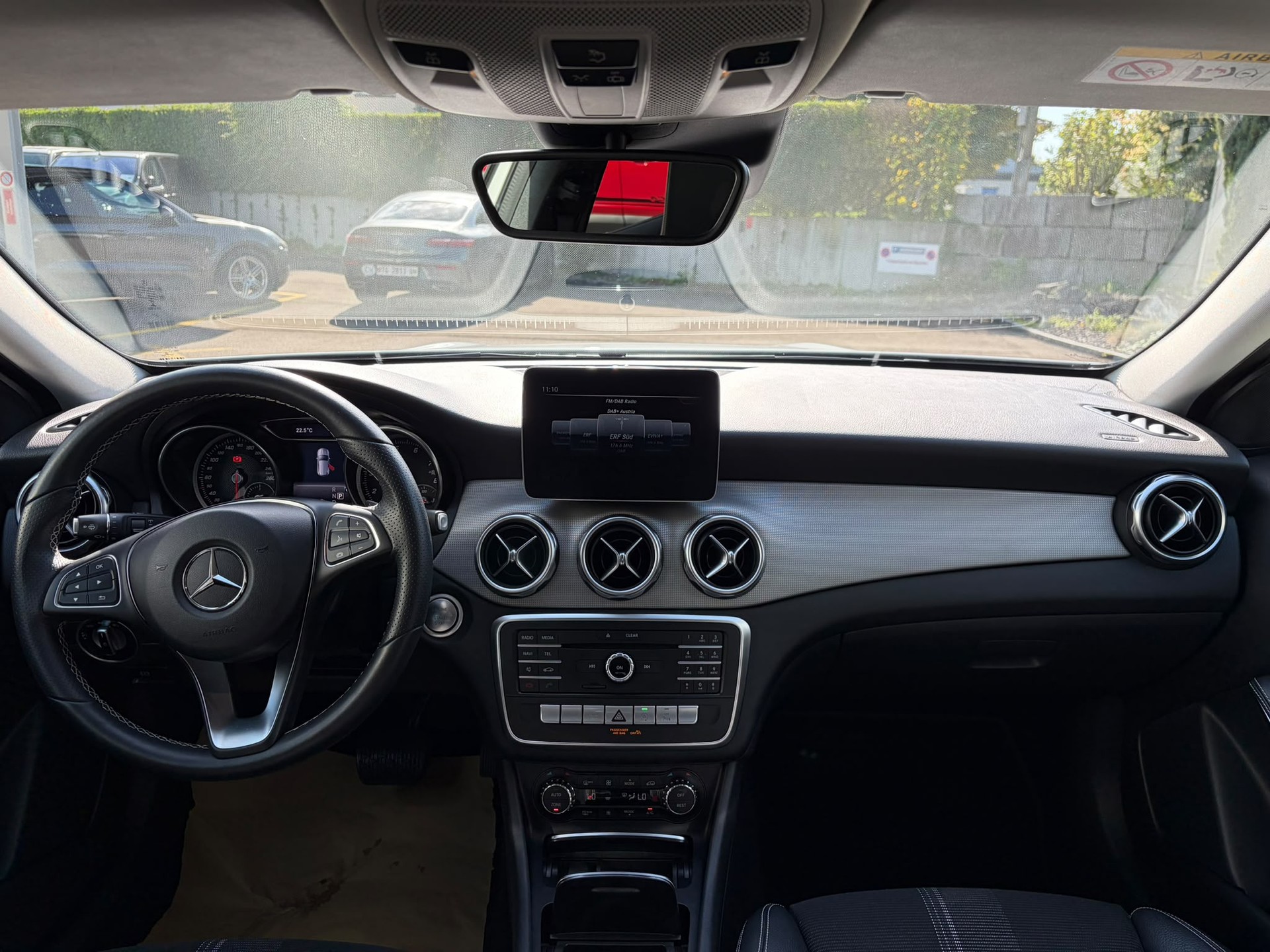 MERCEDES-BENZ GLA 200 Night Star 7G-DCT-image-9