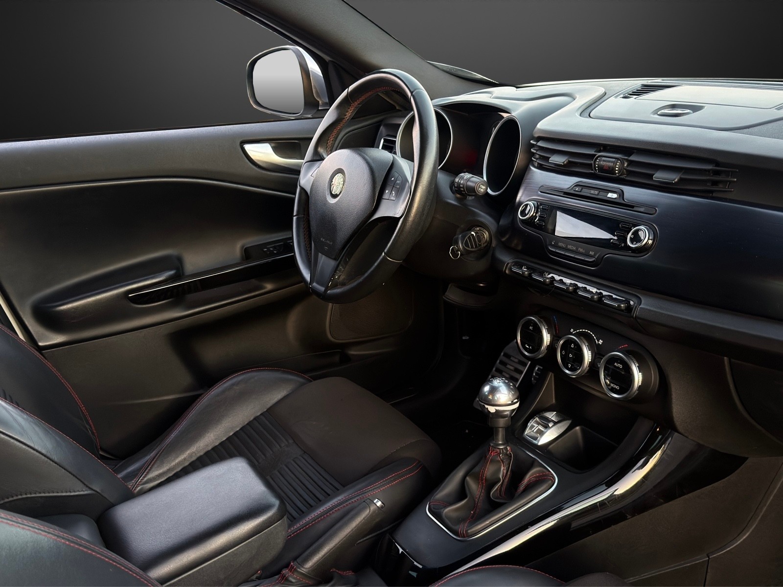 ALFA ROMEO Giulietta 1.4 MultiAir Distinctive mit 170 PS-image-9
