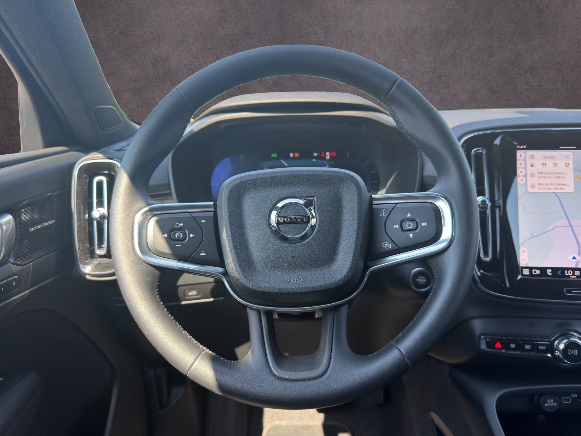 VOLVO XC40 2.0 B4 MH Plus Dark-image-12