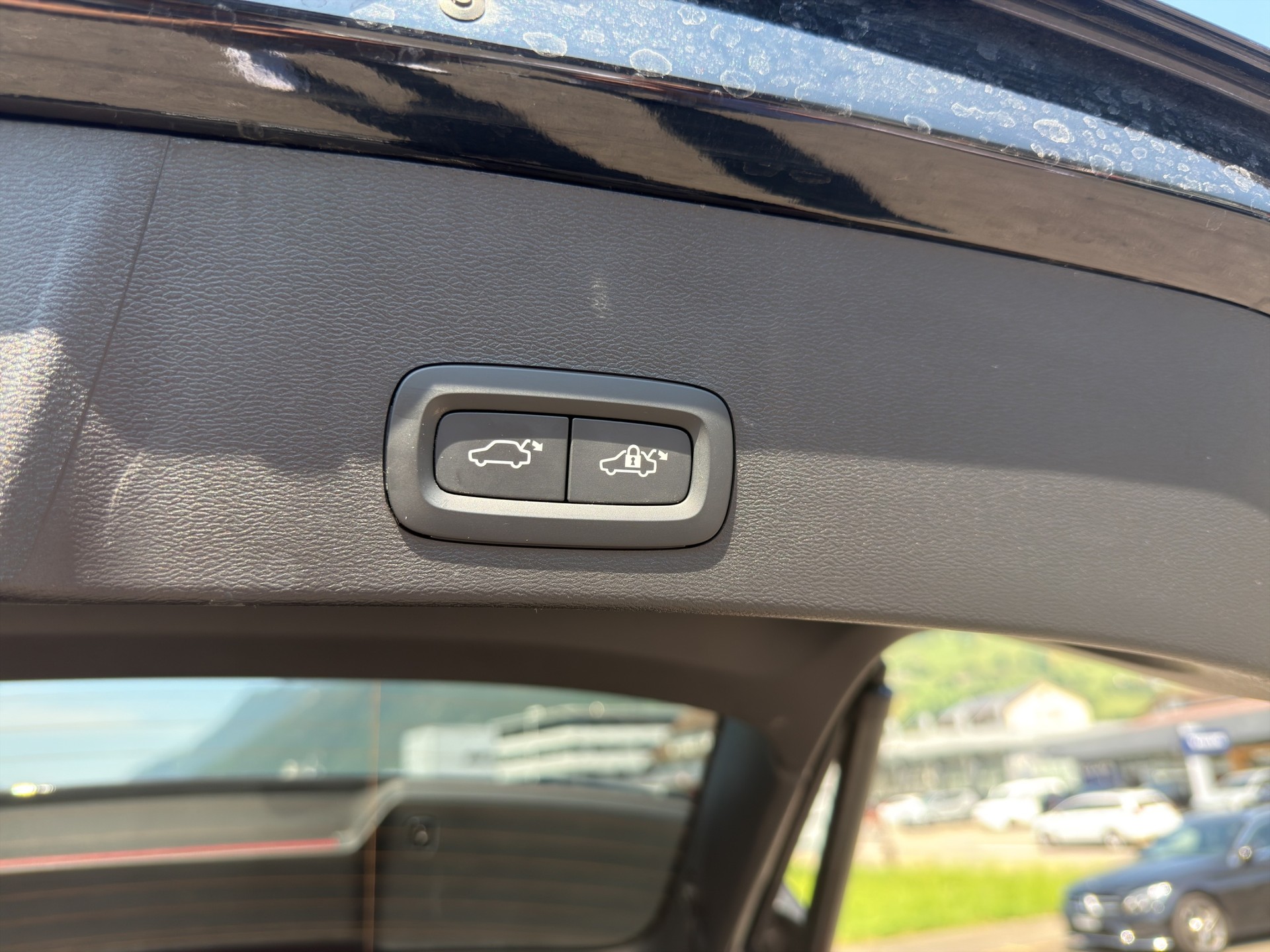 VOLVO XC40 2.0 B4 MH Plus Dark-image-19