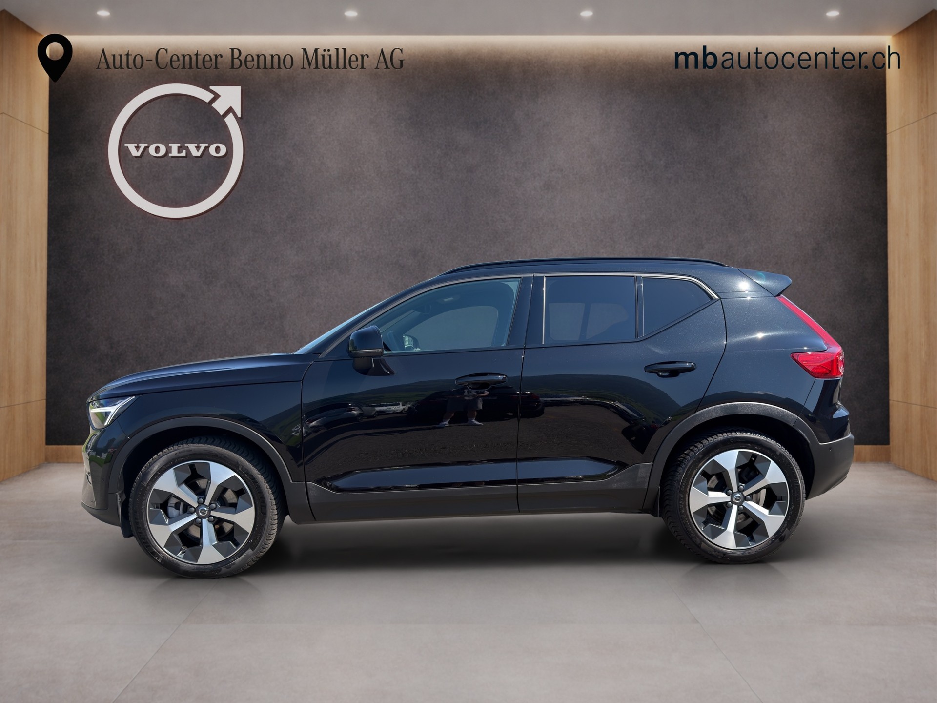 VOLVO XC40 2.0 B4 MH Plus Dark-image-1