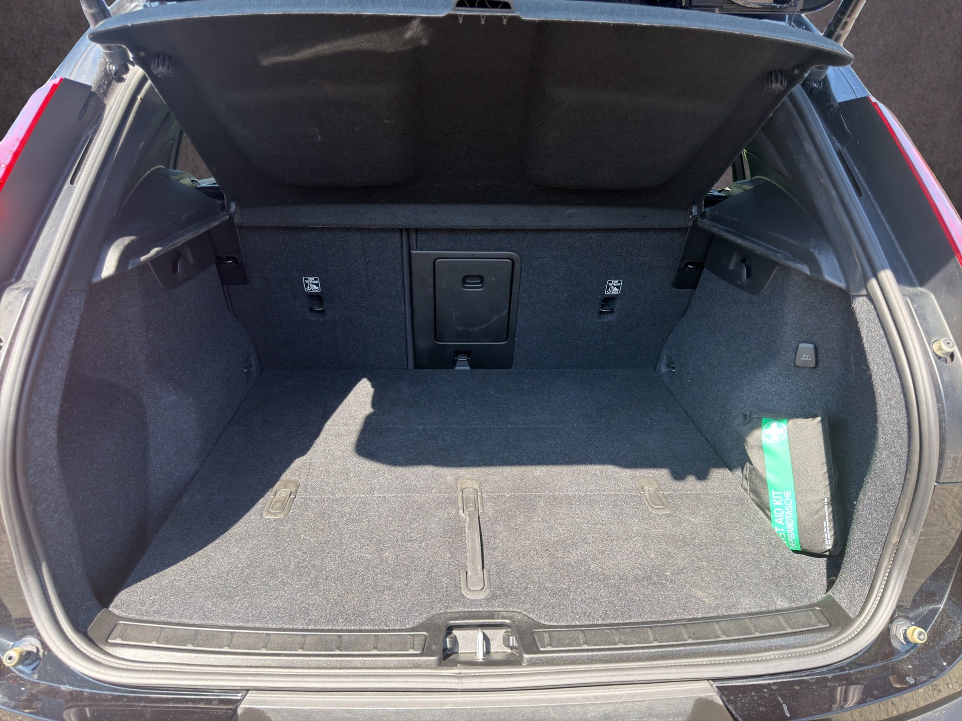 VOLVO XC40 2.0 B4 MH Plus Dark-image-18