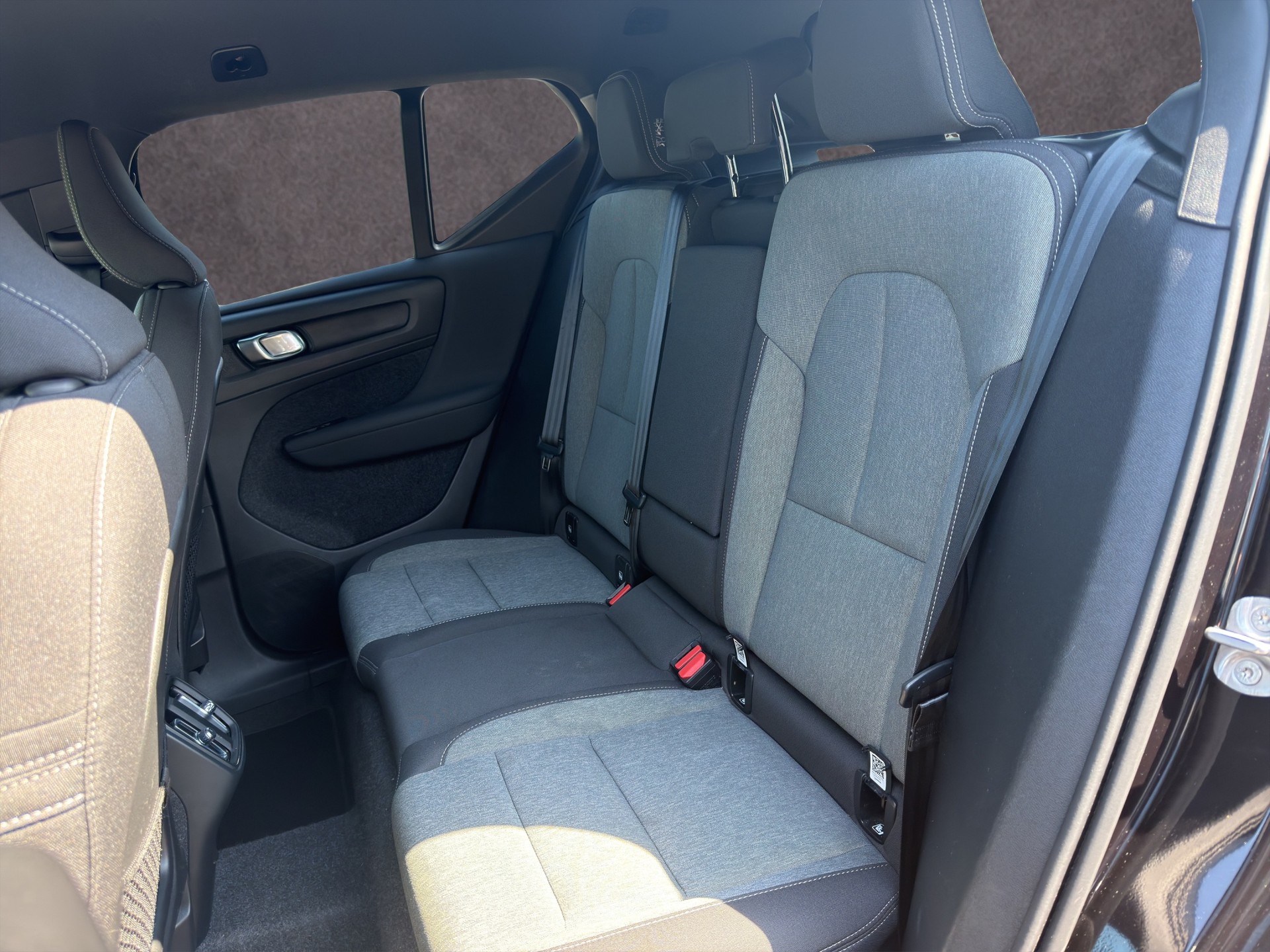 VOLVO XC40 2.0 B4 MH Plus Dark-image-9