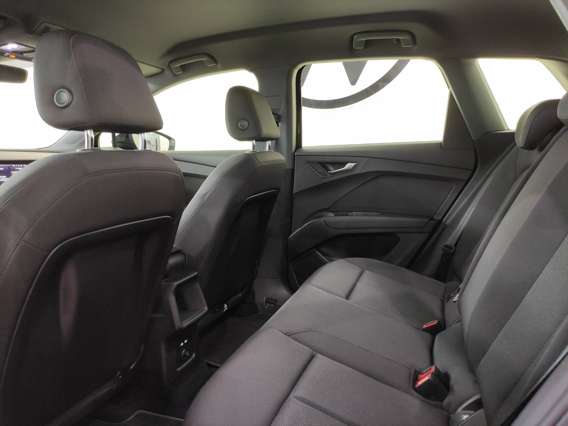 AUDI Q4 e-tron 50 quattro-image-11