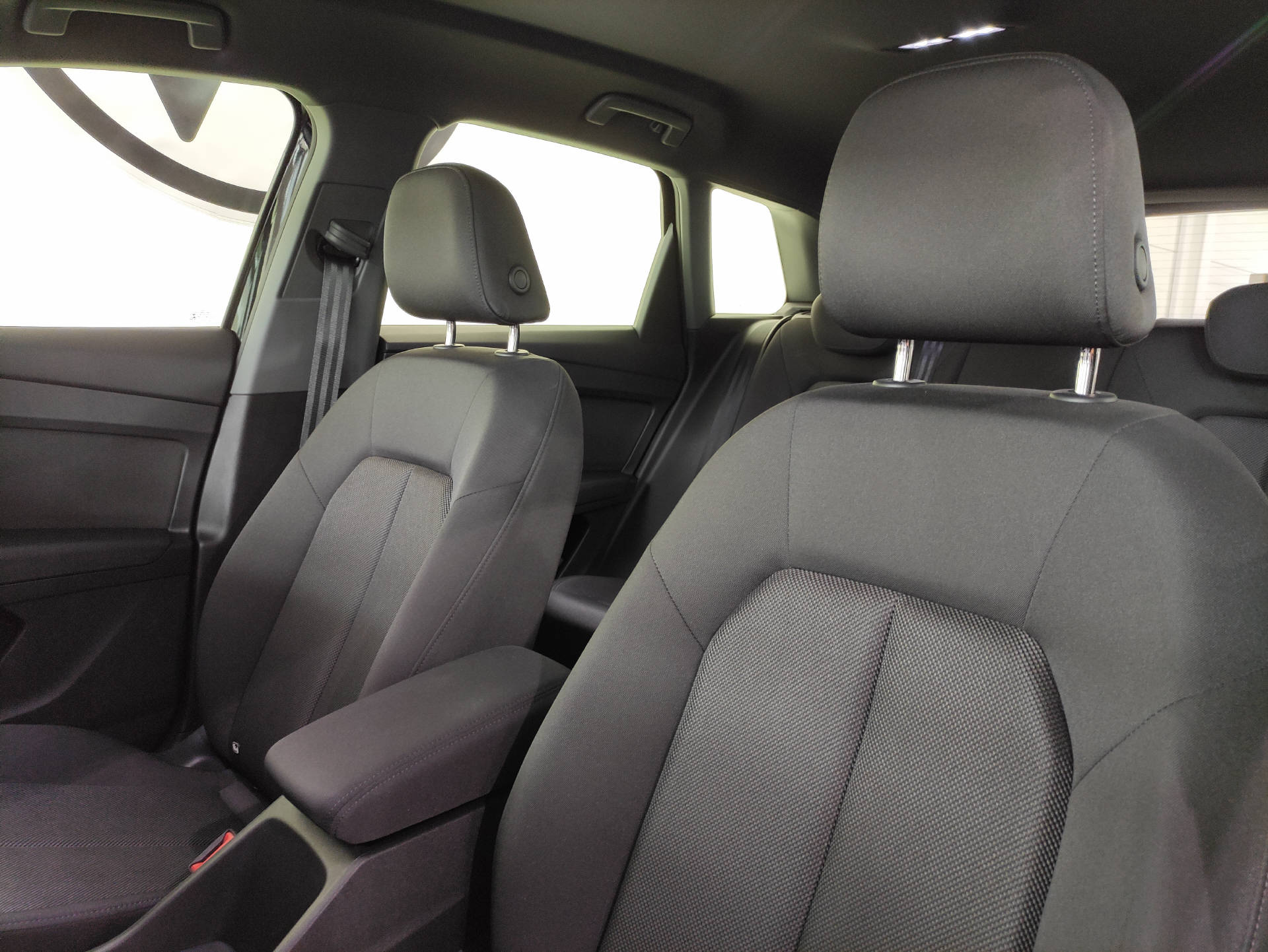AUDI Q4 e-tron 50 quattro-image-4