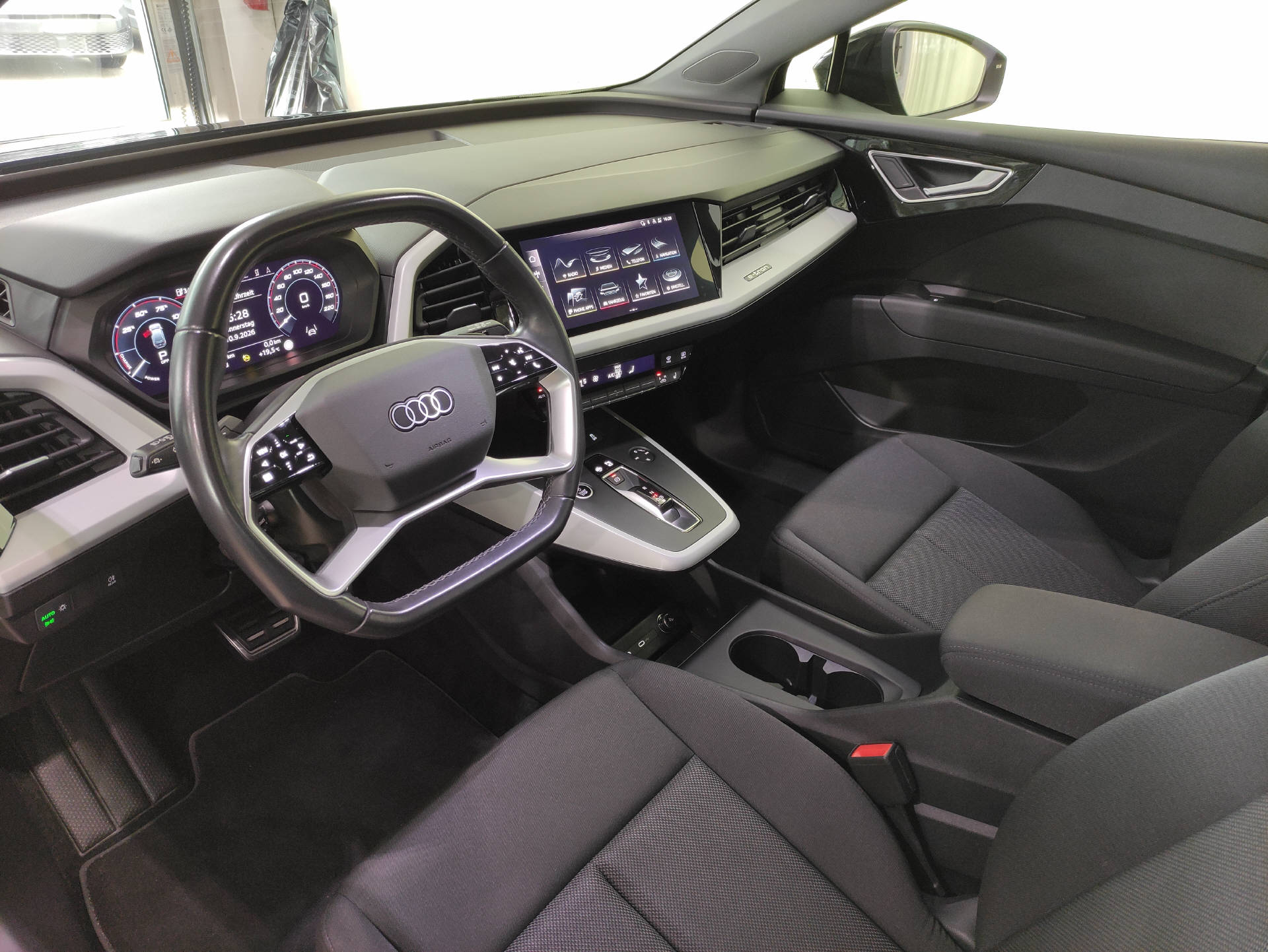 AUDI Q4 e-tron 50 quattro-image-3