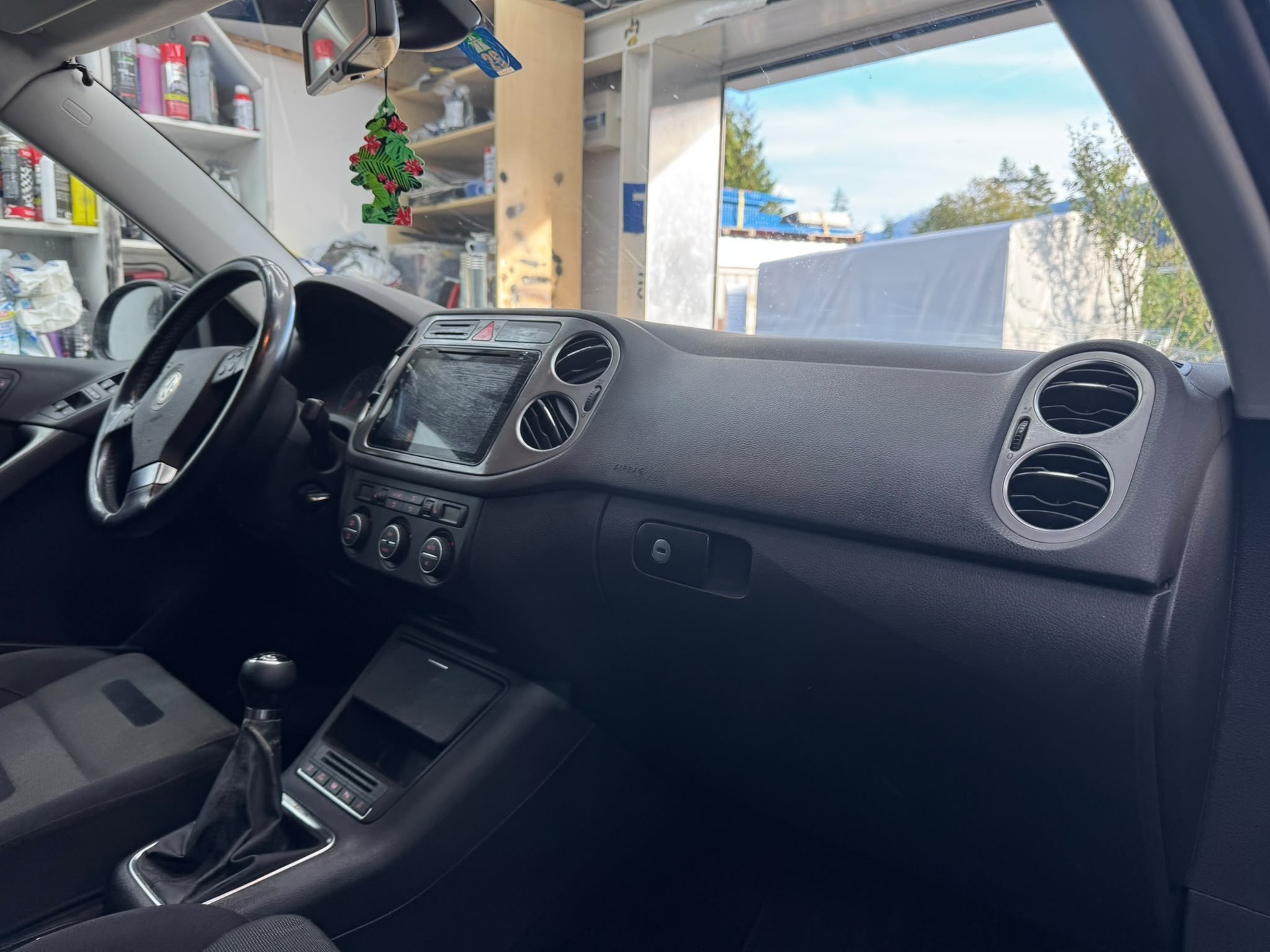 VW Tiguan 2.0 TSI Sport&Style-image-10