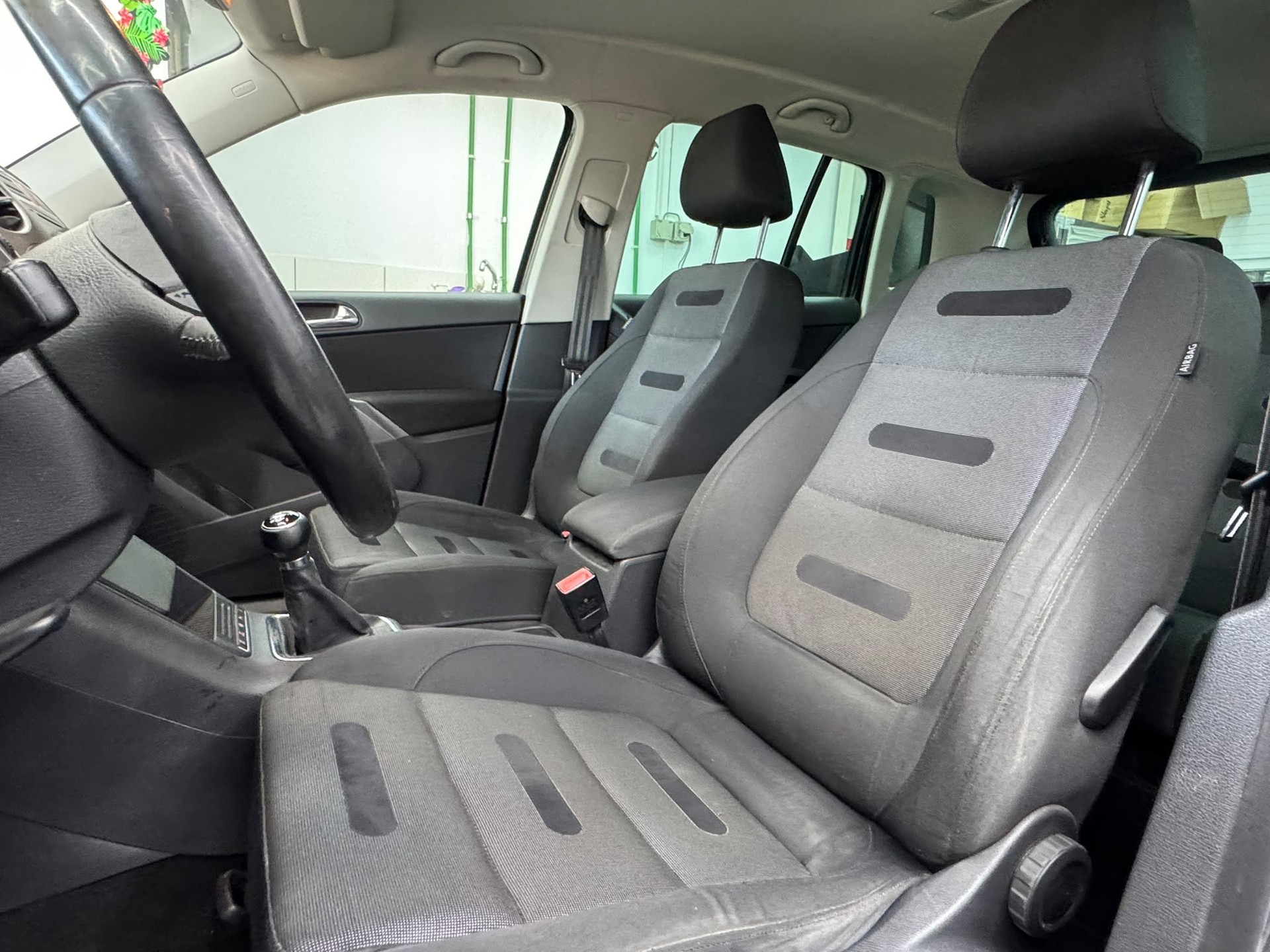 VW Tiguan 2.0 TSI Sport&Style-image-12