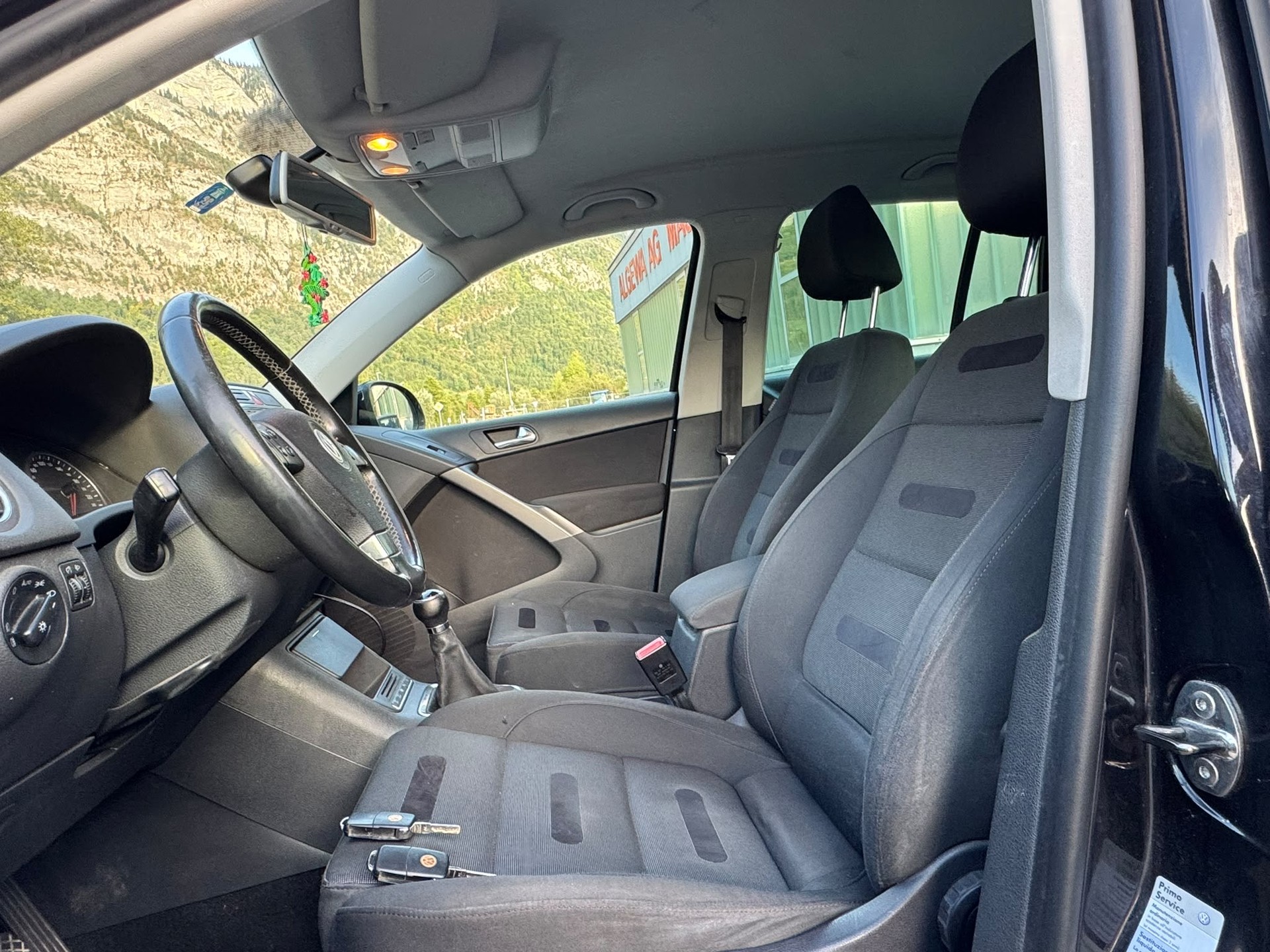 VW Tiguan 2.0 TSI Sport&Style-image-9