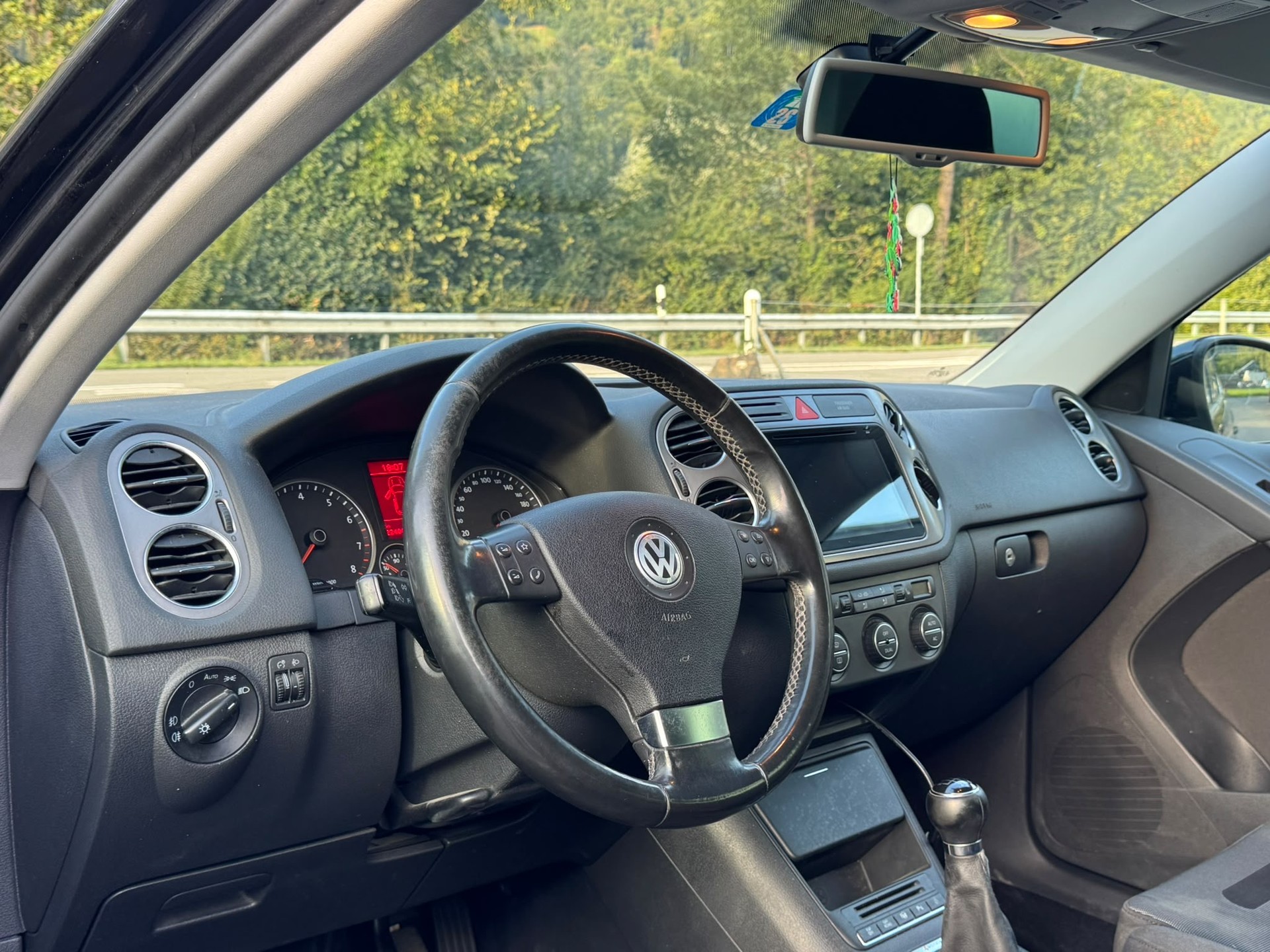 VW Tiguan 2.0 TSI Sport&Style-image-13