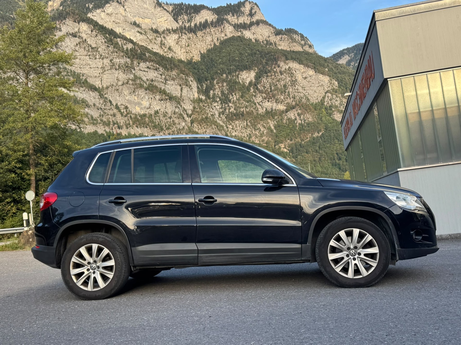VW Tiguan 2.0 TSI Sport&Style-image-3