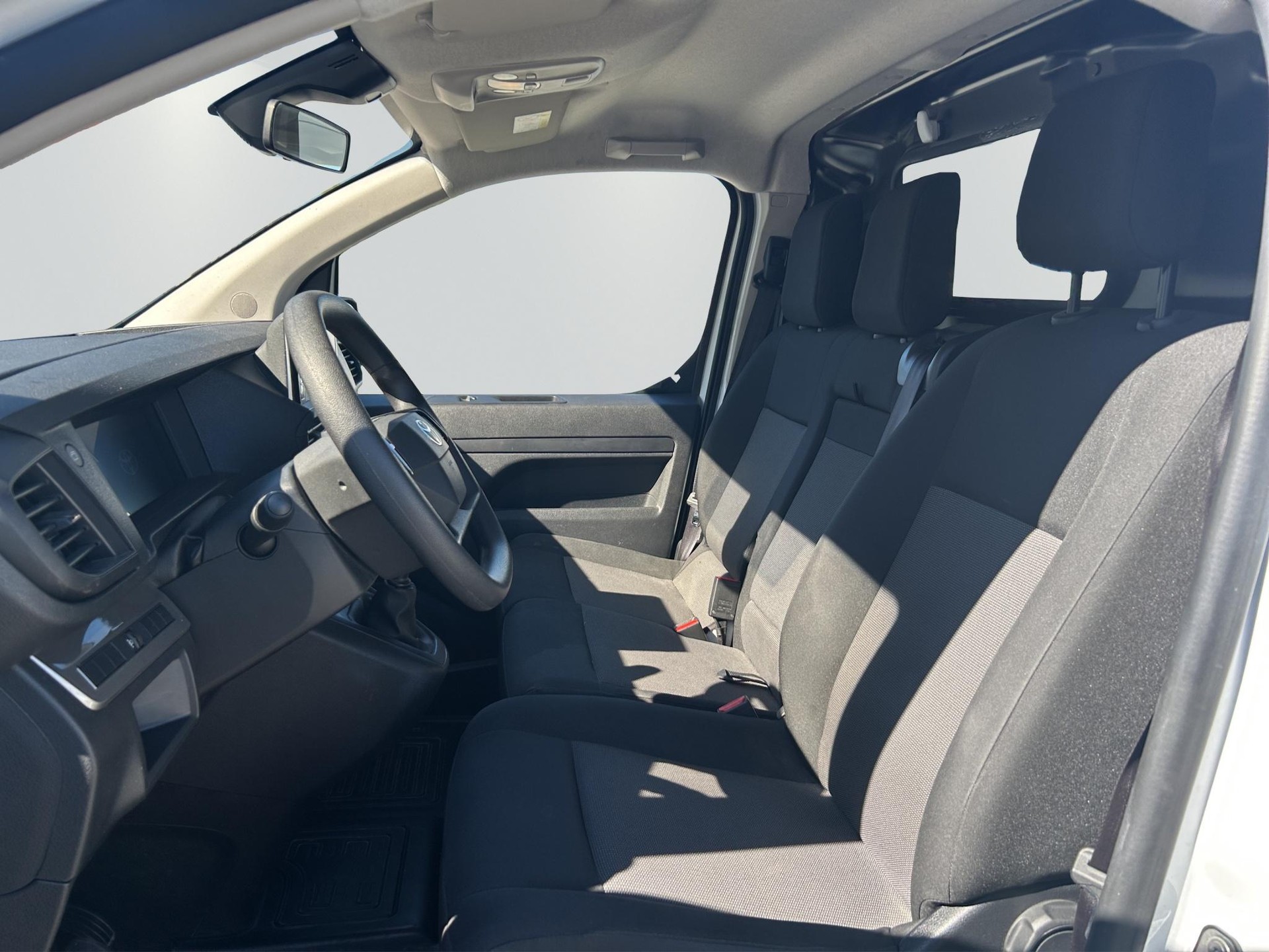 TOYOTA PROACE Van L2 2.0 D Advanced-image-9