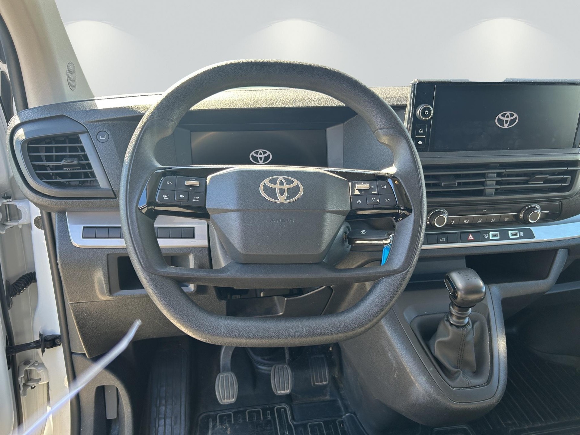 TOYOTA PROACE Van L2 2.0 D Advanced-image-10