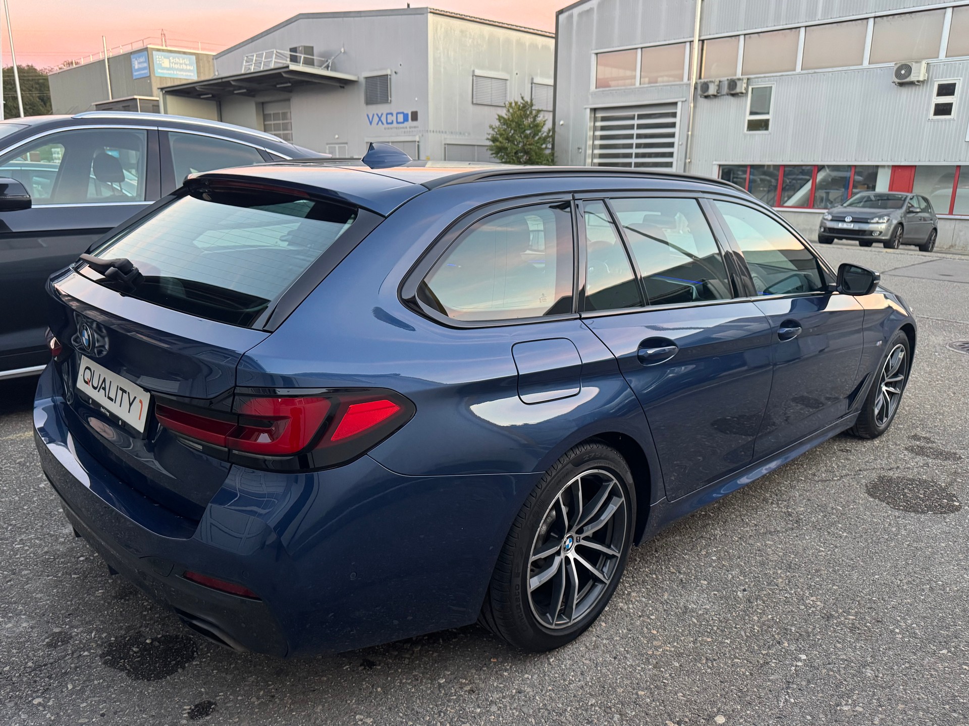 BMW 520d xDrive 48V Touring Pure M Sport Edition-image-3