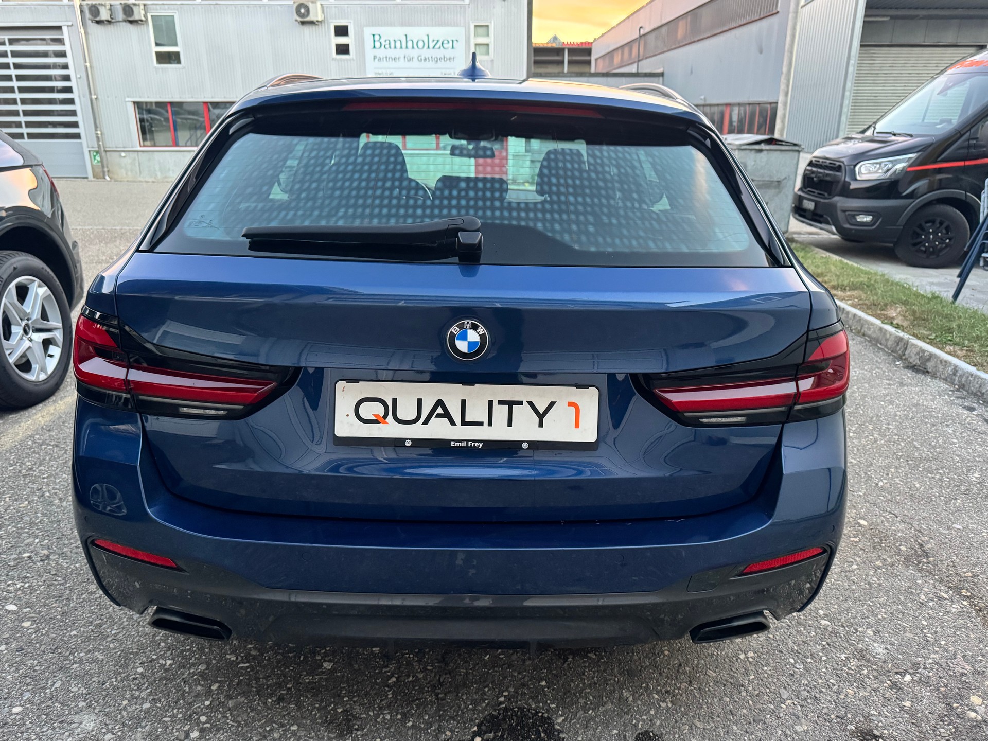 BMW 520d xDrive 48V Touring Pure M Sport Edition-image-4