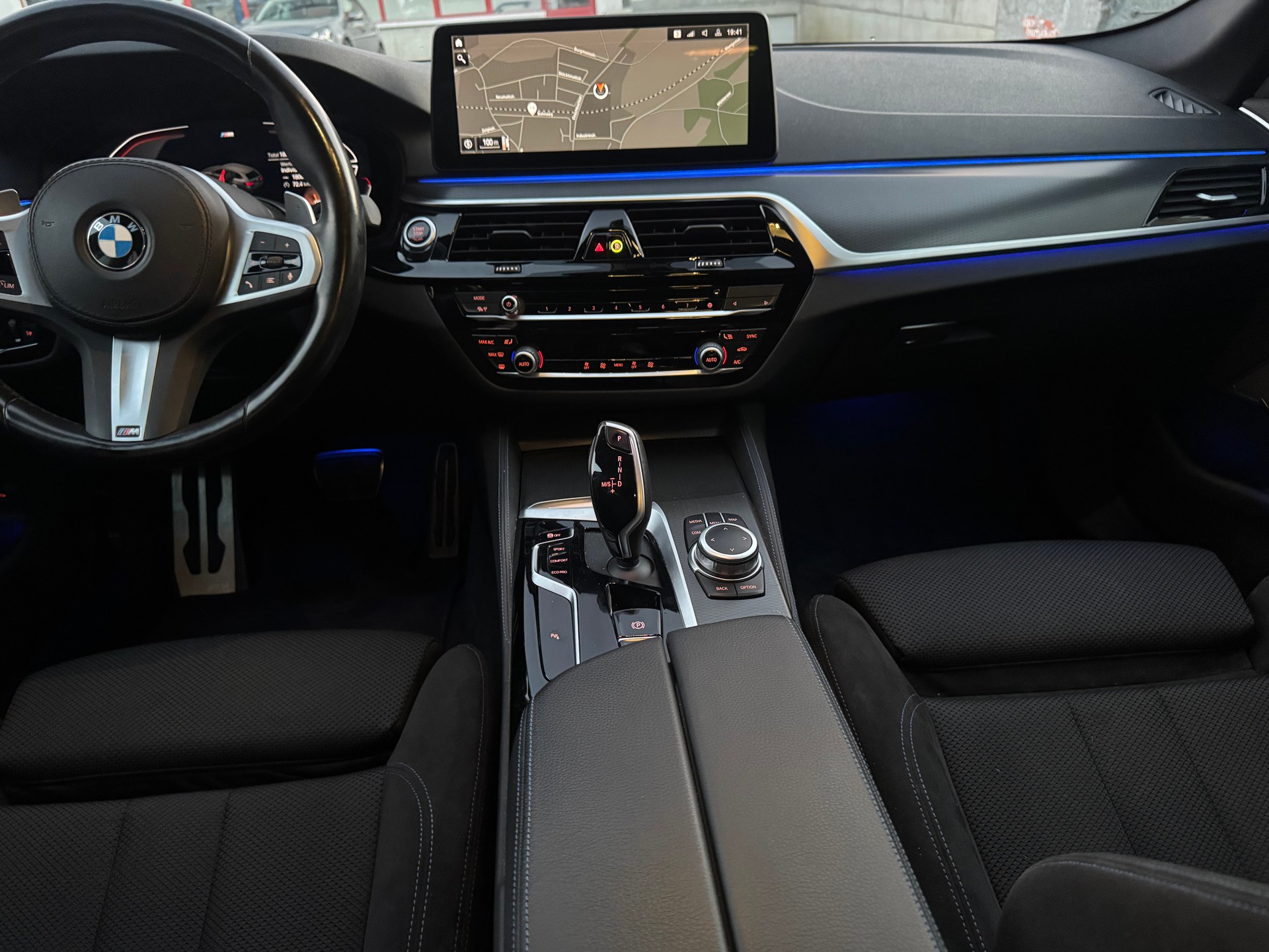 BMW 520d xDrive 48V Touring Pure M Sport Edition-image-9