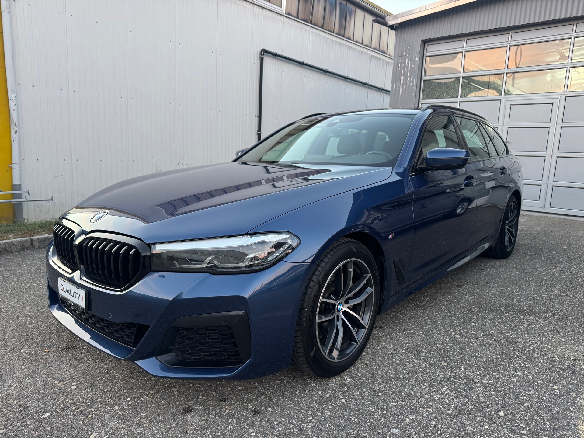 BMW 520d xDrive 48V Touring Pure M Sport Edition-image-0