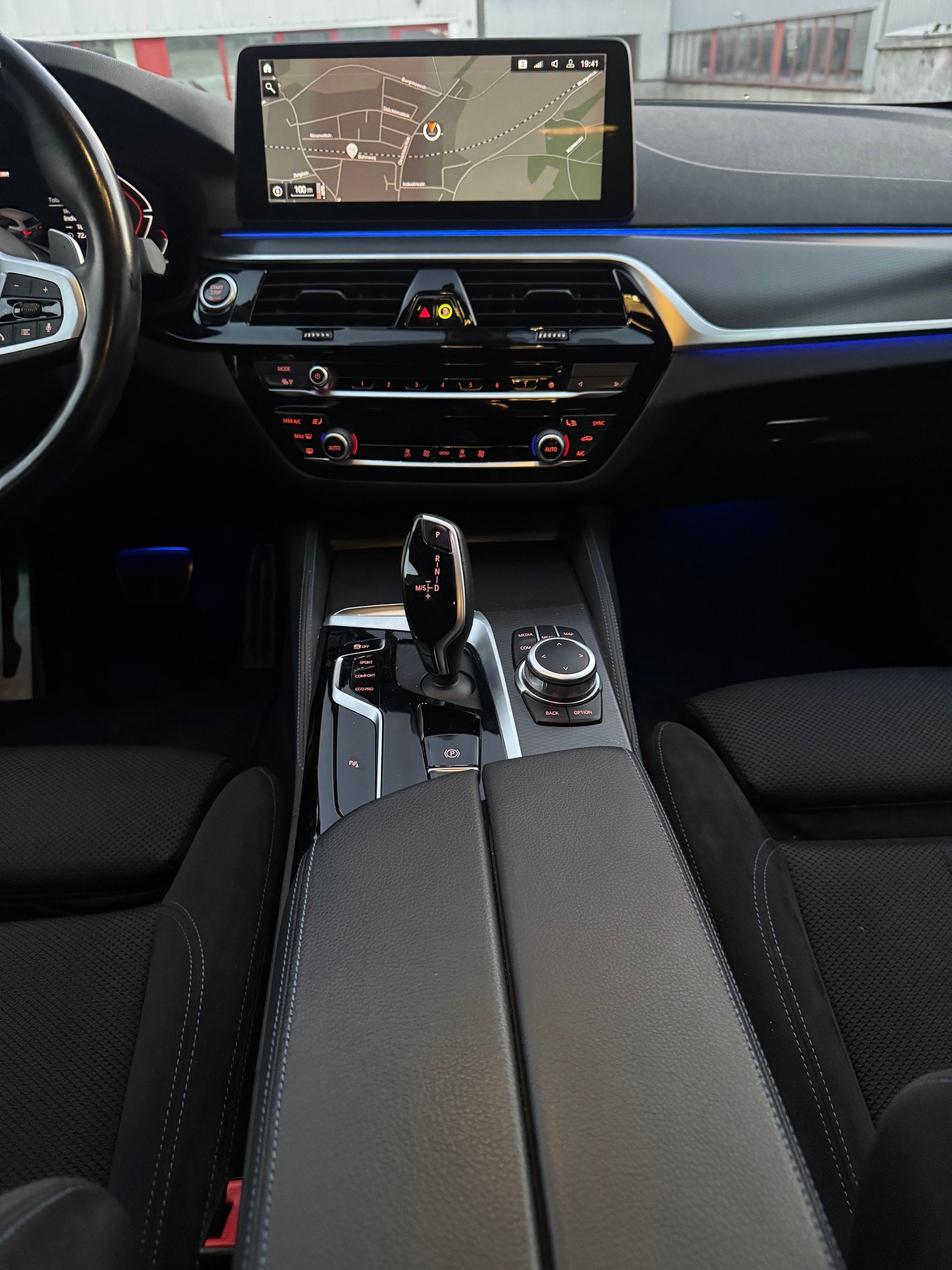 BMW 520d xDrive 48V Touring Pure M Sport Edition-image-10