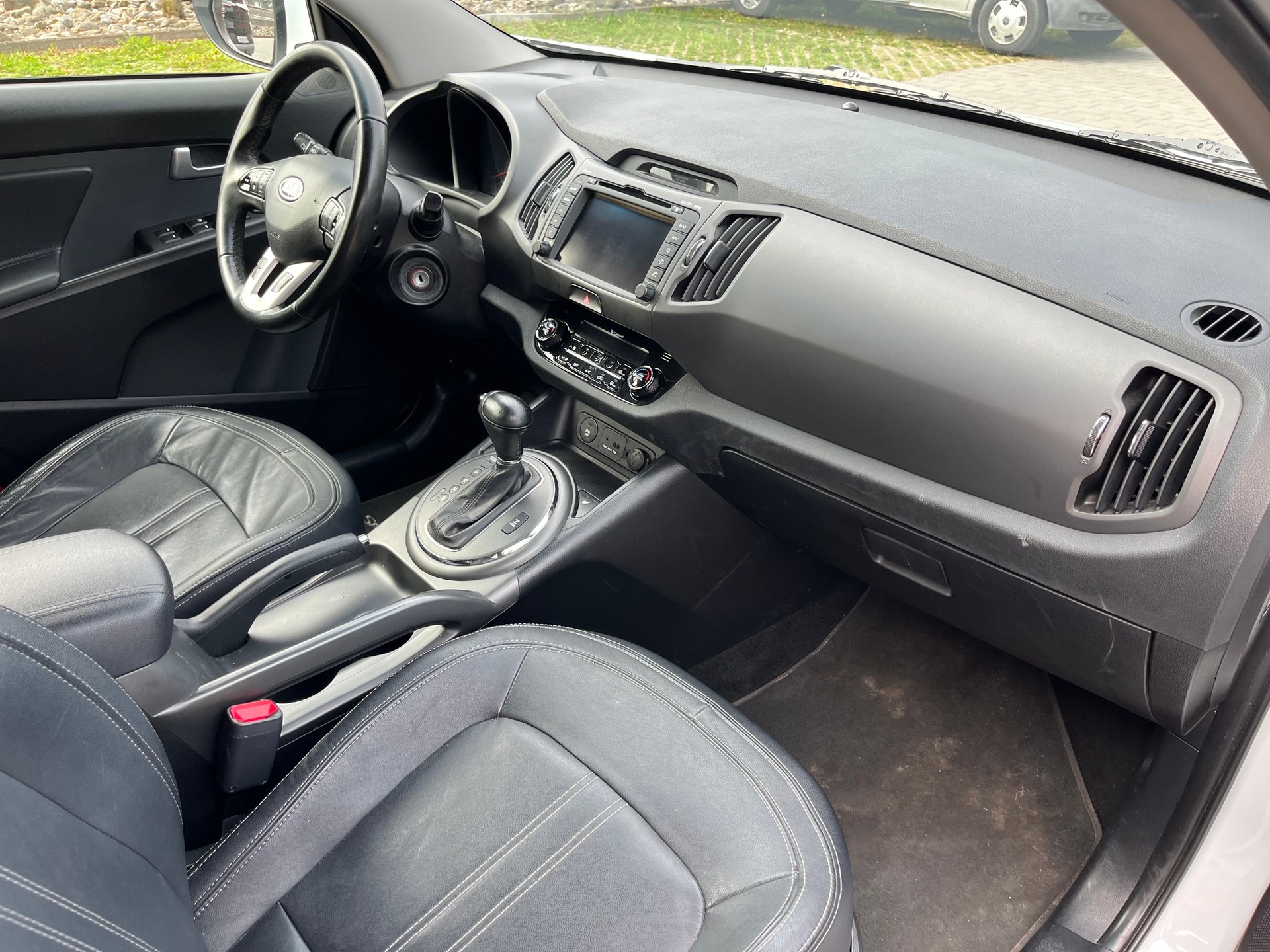 KIA Sportage 2.0 CRDi Style 4WD Automatic-image-7