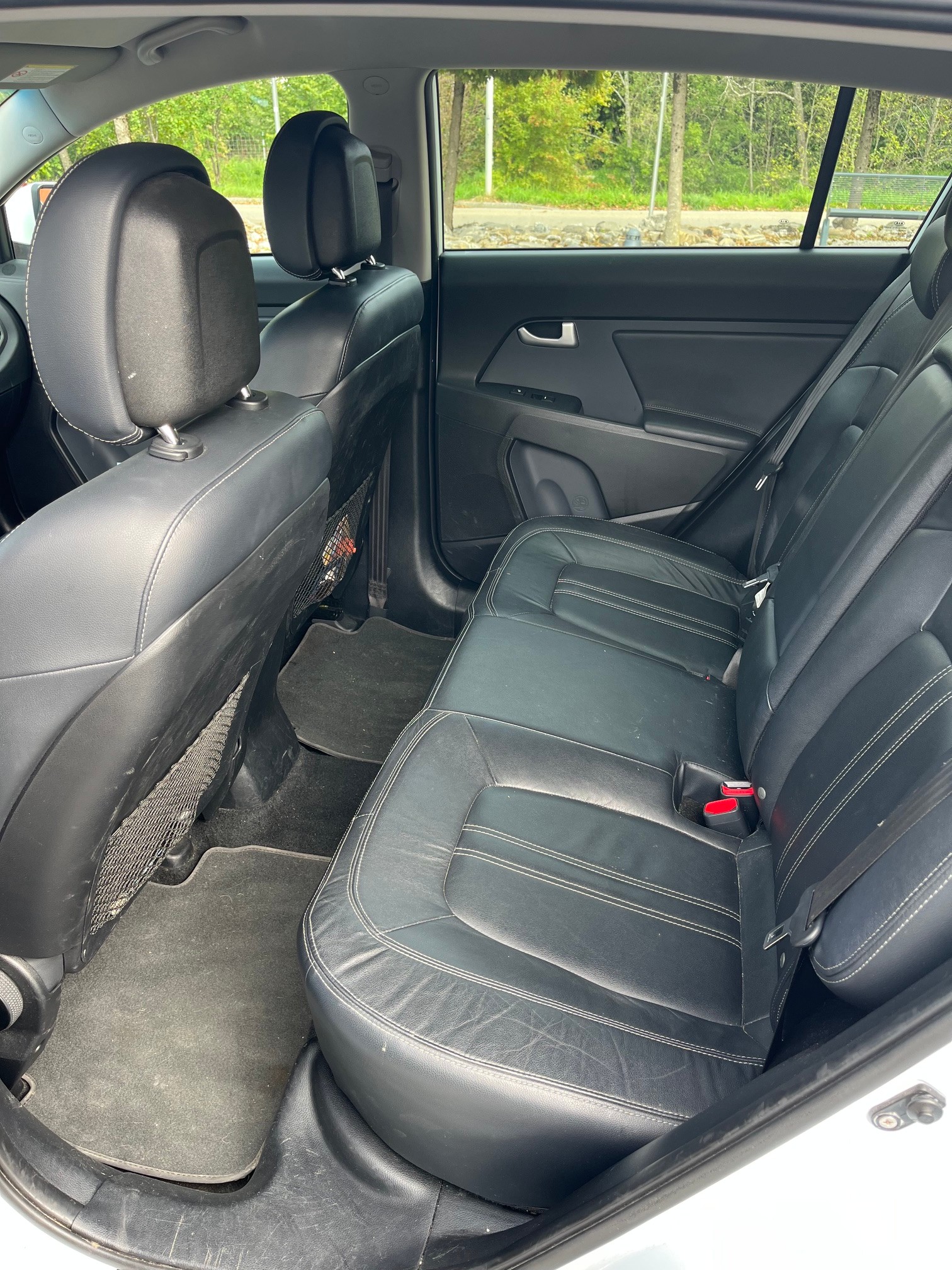 KIA Sportage 2.0 CRDi Style 4WD Automatic-image-9