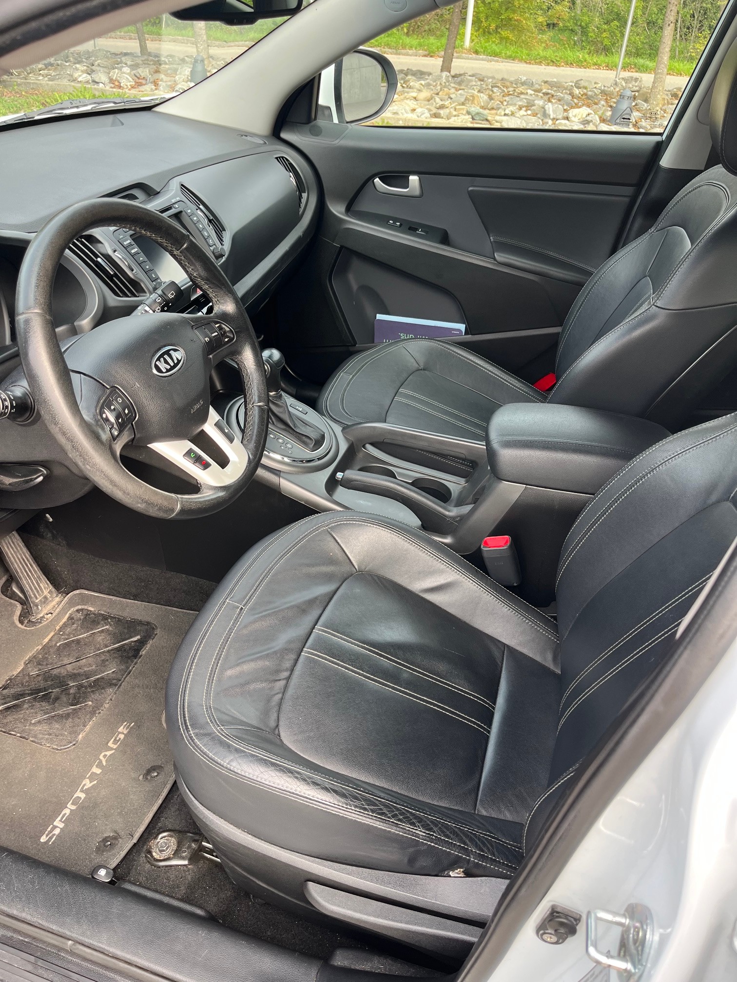 KIA Sportage 2.0 CRDi Style 4WD Automatic-image-6