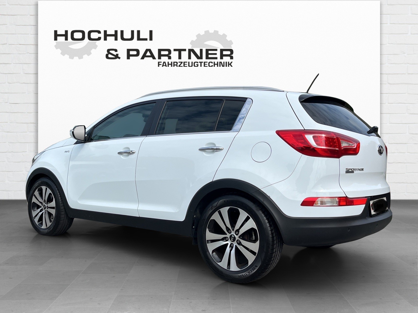 KIA Sportage 2.0 CRDi Style 4WD Automatic-image-4